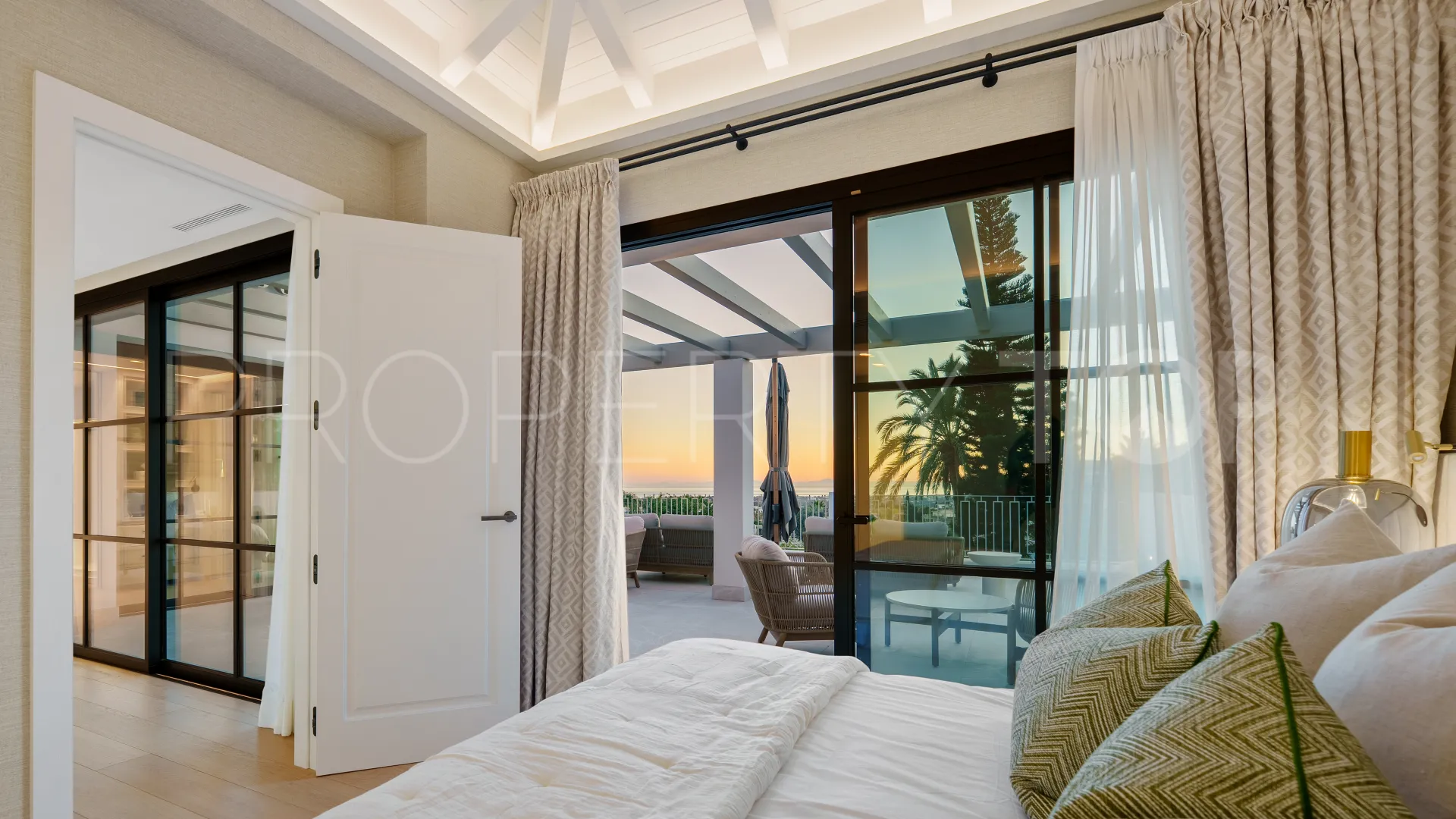 Se vende villa de 5 dormitorios en La Quinta