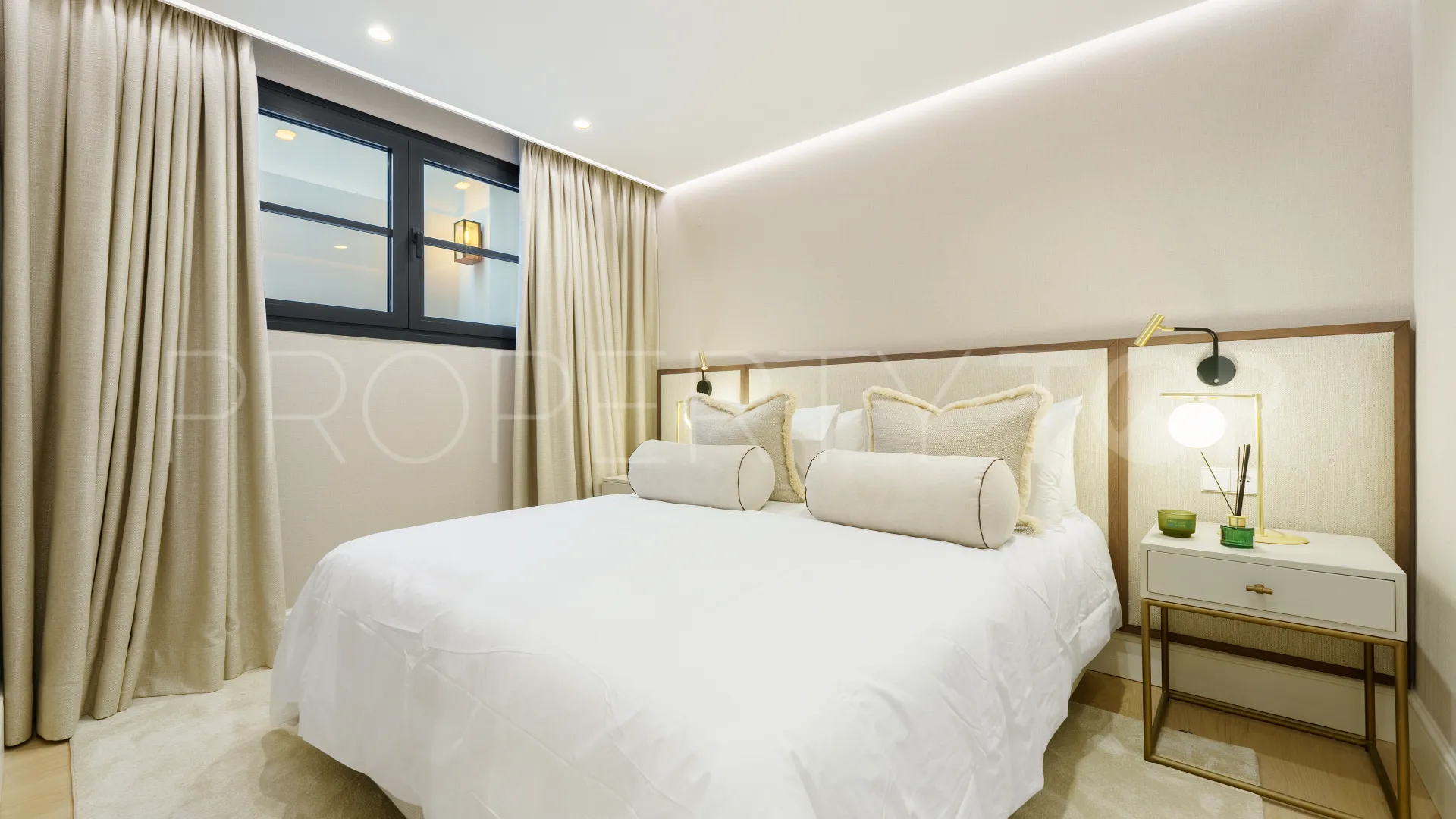 Se vende villa de 5 dormitorios en La Quinta