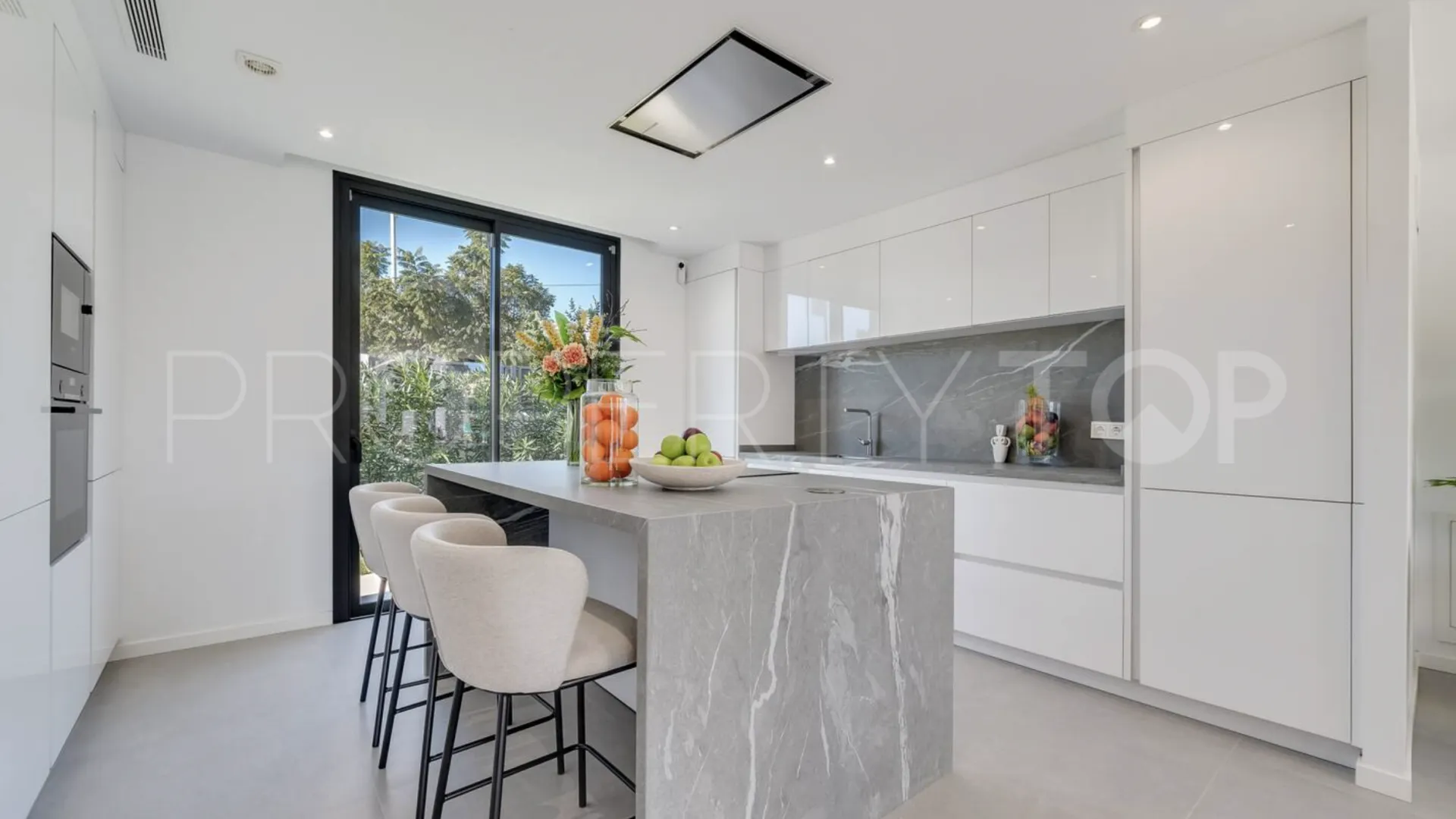 Villa en venta en El Paraiso con 5 dormitorios