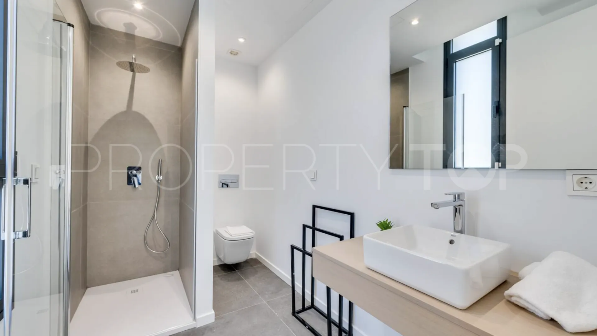 Villa en venta en El Paraiso con 5 dormitorios