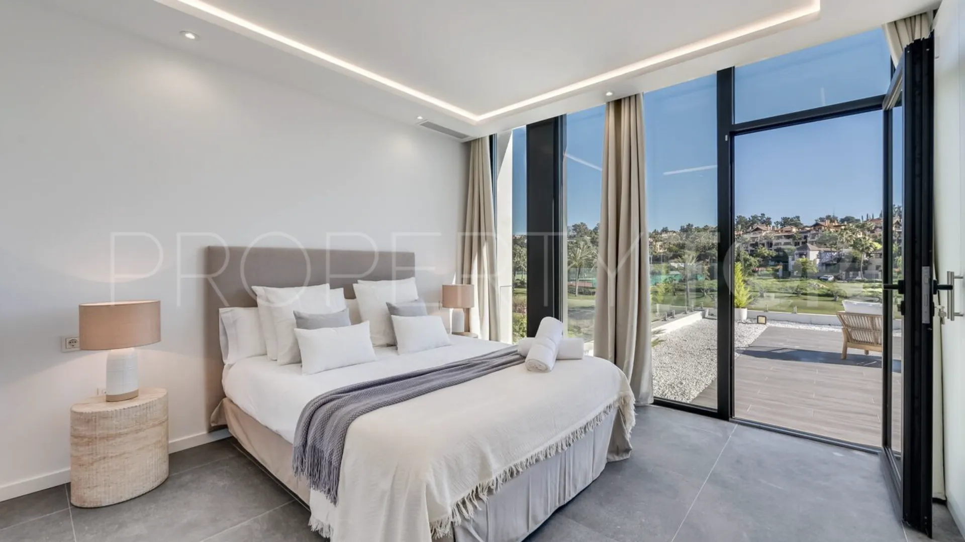 Villa en venta en El Paraiso con 5 dormitorios