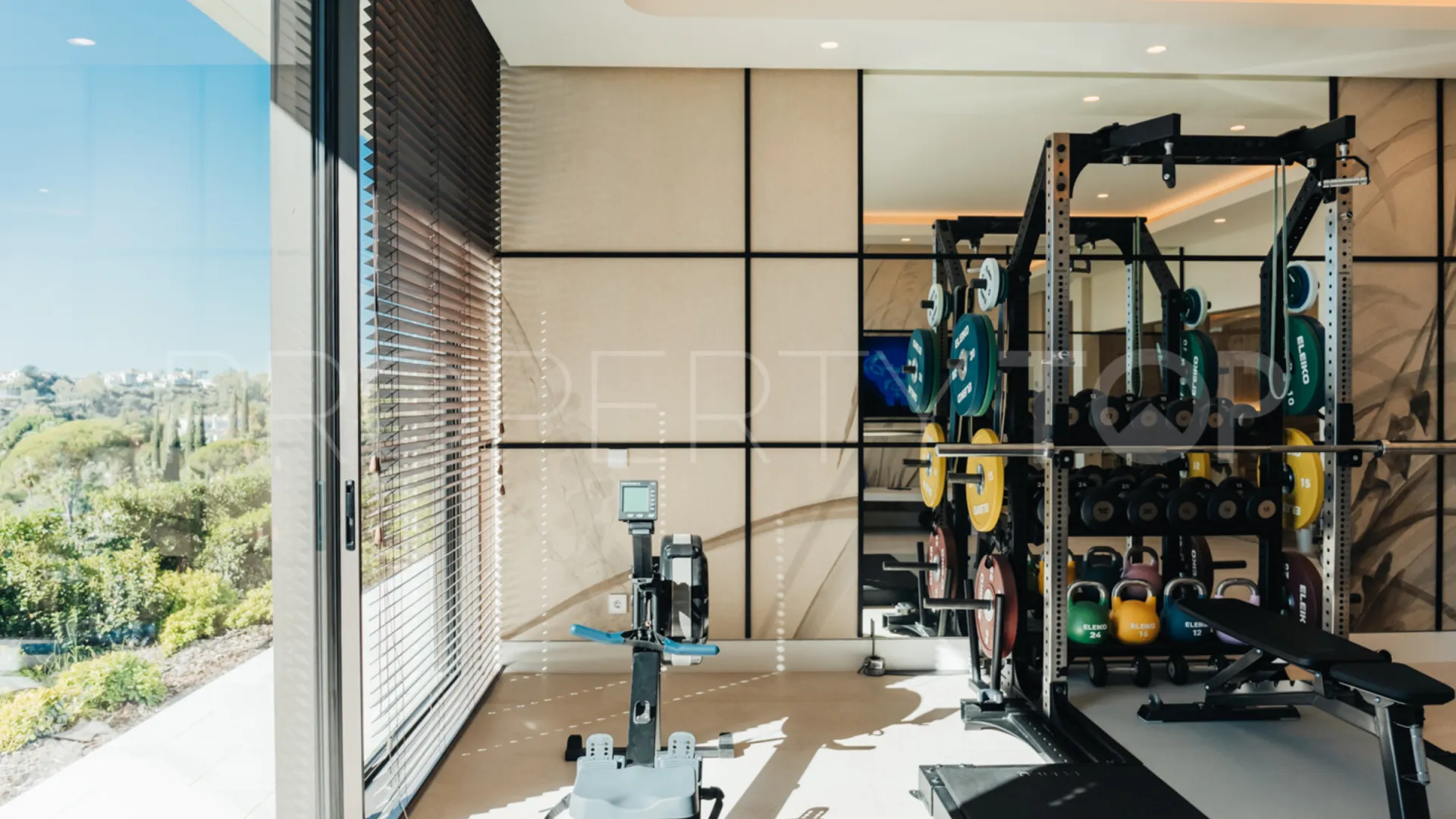 Se vende villa en The Hills con 7 dormitorios