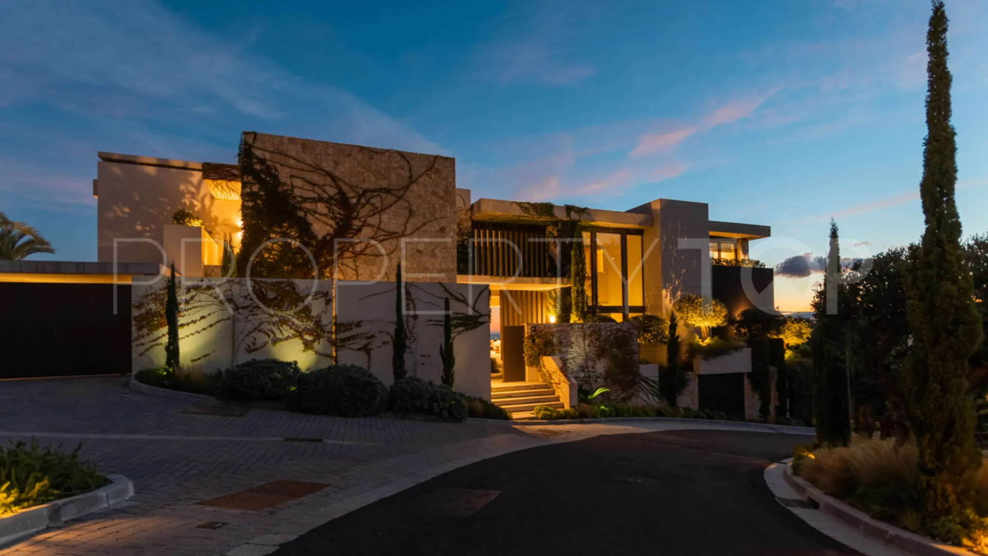 Se vende villa en The Hills con 7 dormitorios