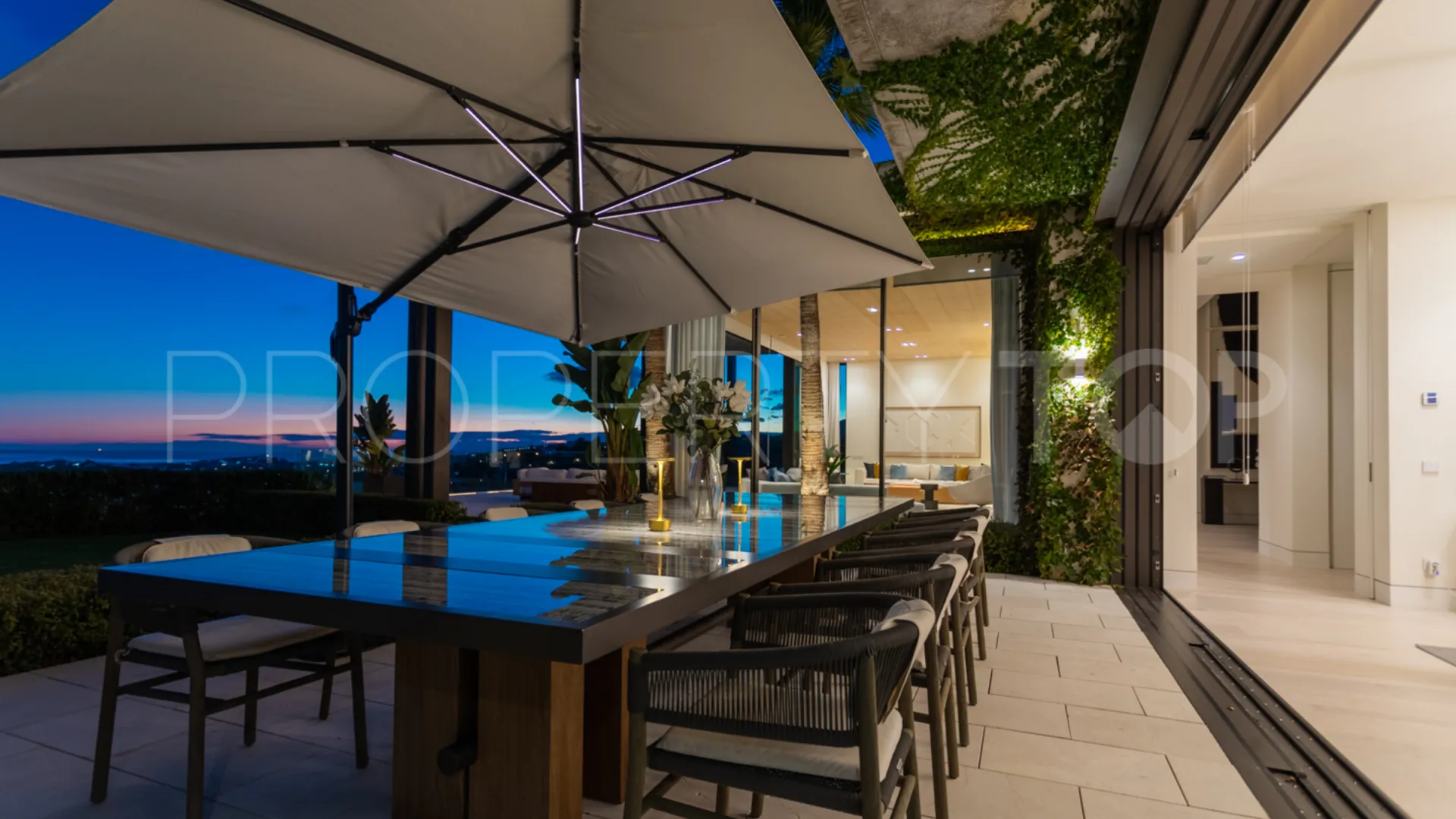 Se vende villa en The Hills con 7 dormitorios
