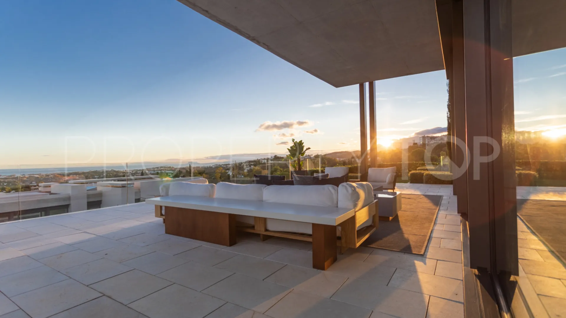 Se vende villa en The Hills con 7 dormitorios