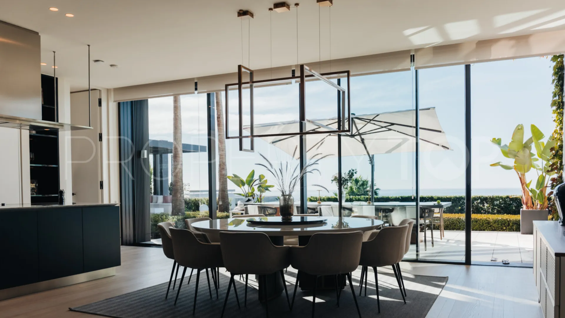 Se vende villa en The Hills con 7 dormitorios