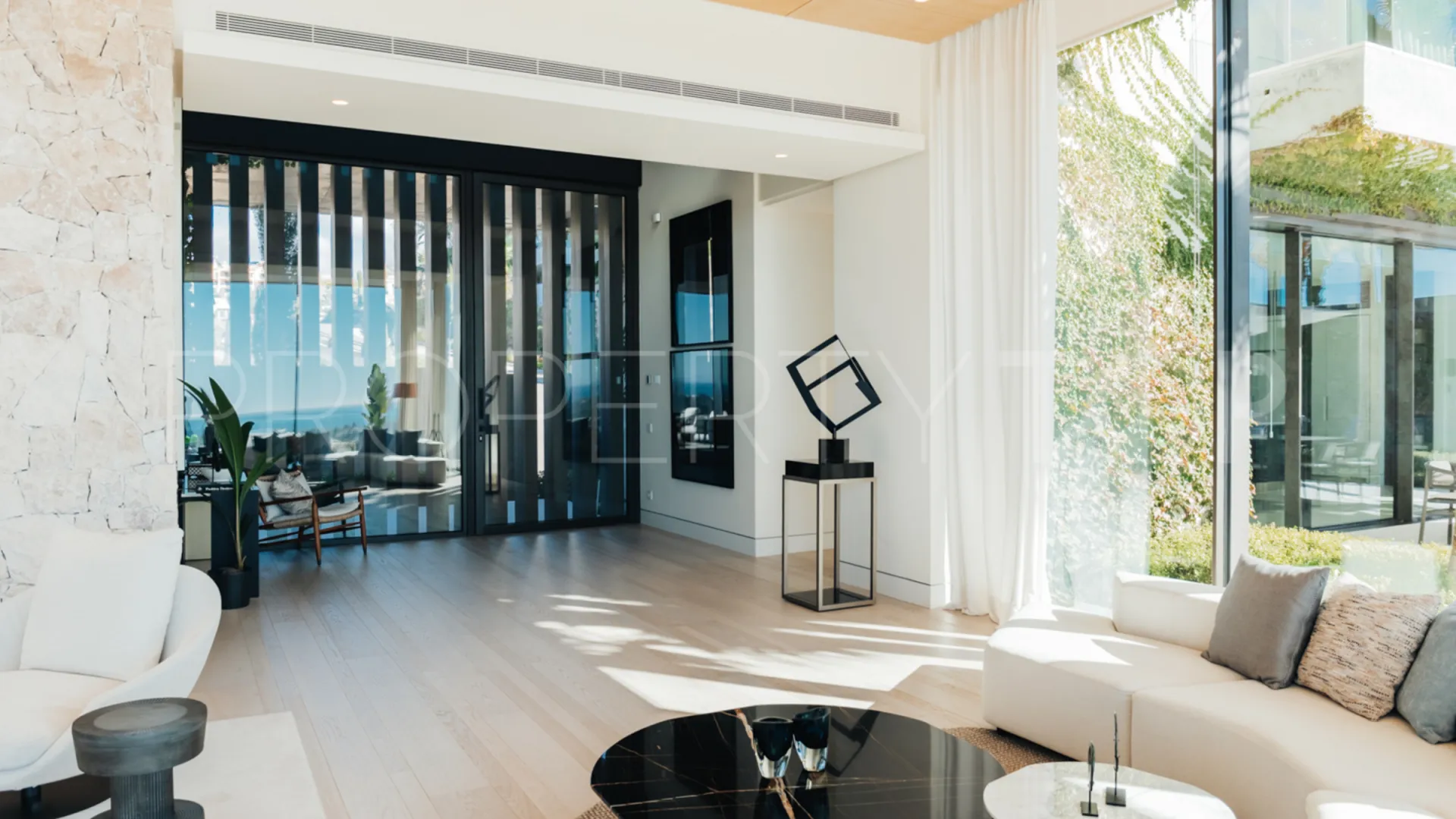 Se vende villa en The Hills con 7 dormitorios