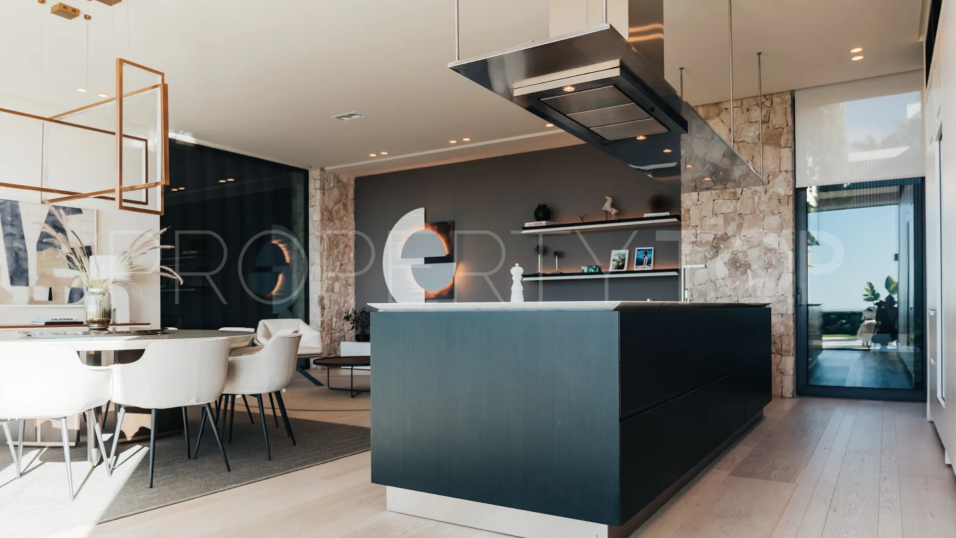 Se vende villa en The Hills con 7 dormitorios