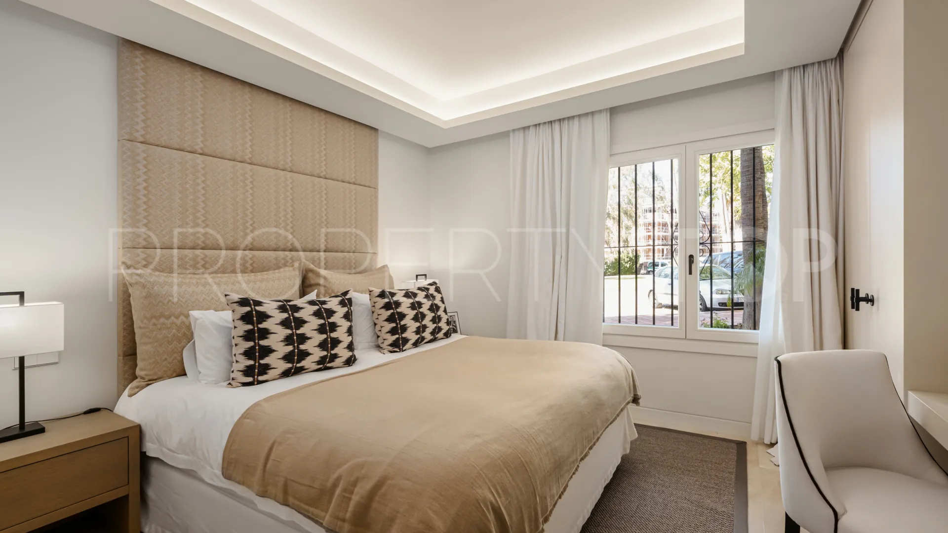 Se vende apartamento con 3 dormitorios en Puente Romano