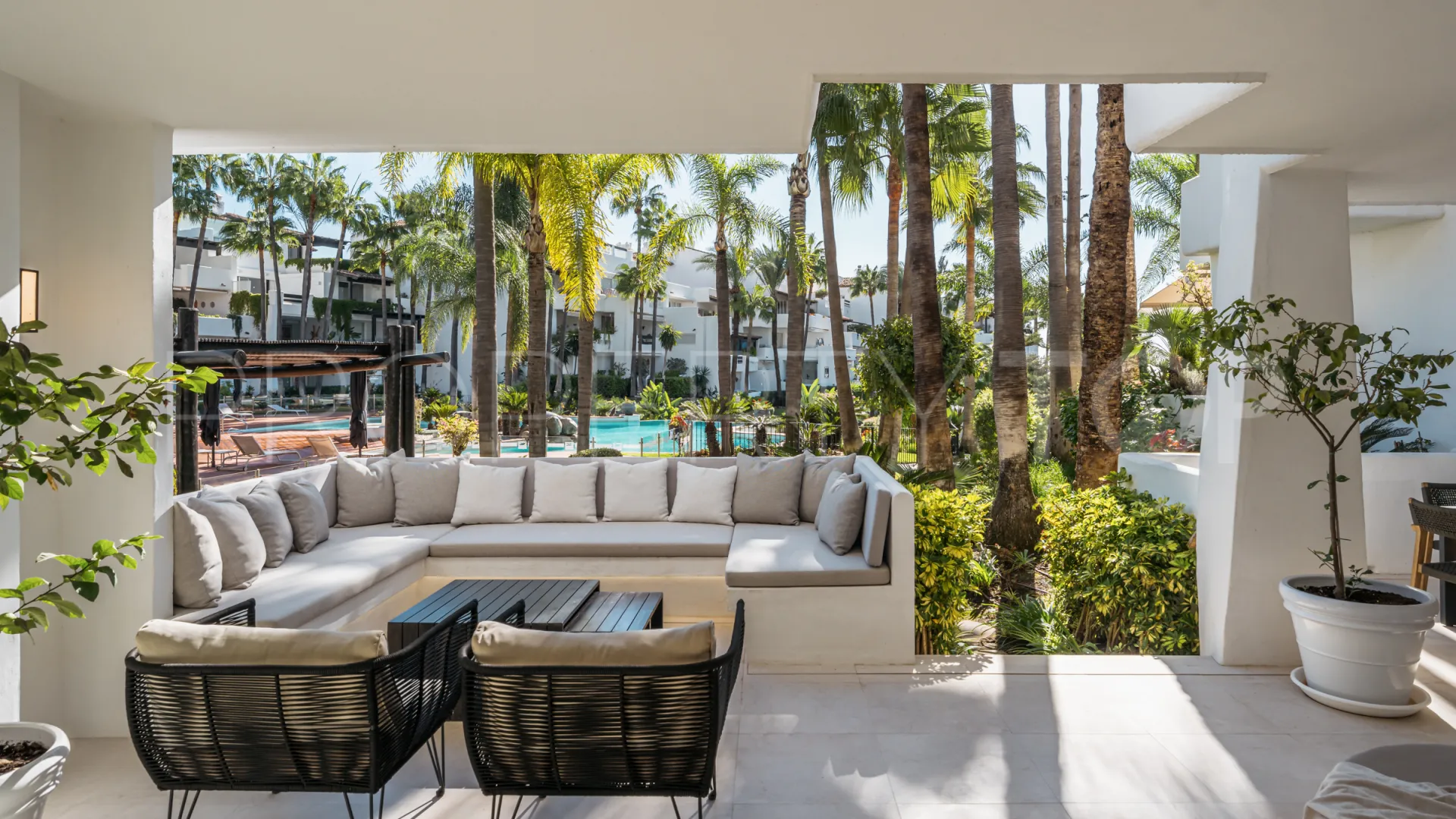 Se vende apartamento con 3 dormitorios en Puente Romano