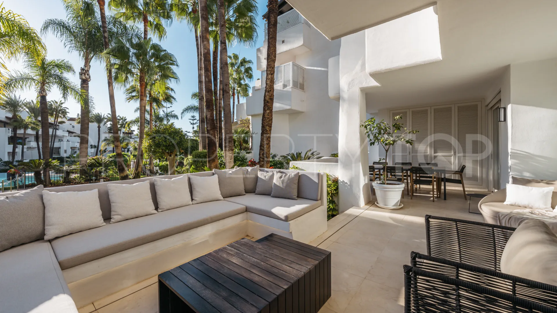 Se vende apartamento con 3 dormitorios en Puente Romano