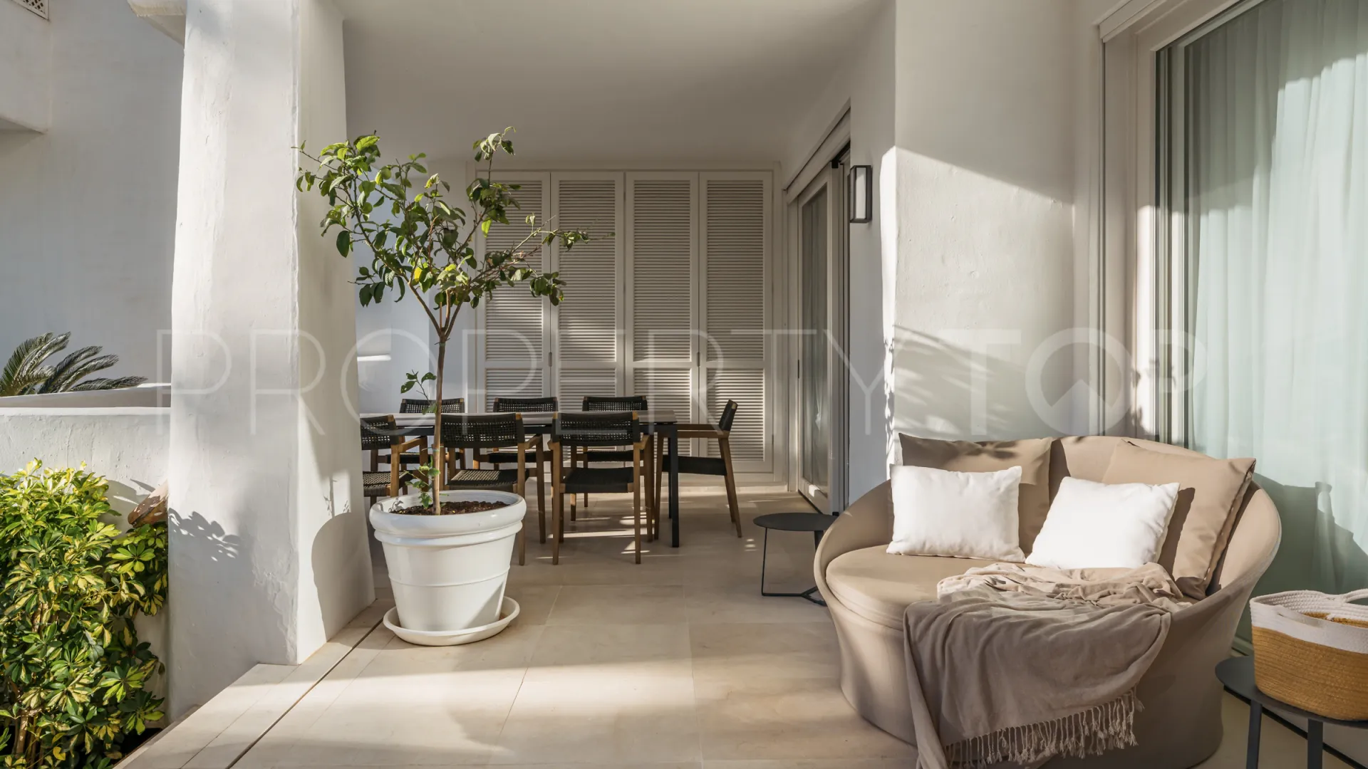 Se vende apartamento con 3 dormitorios en Puente Romano