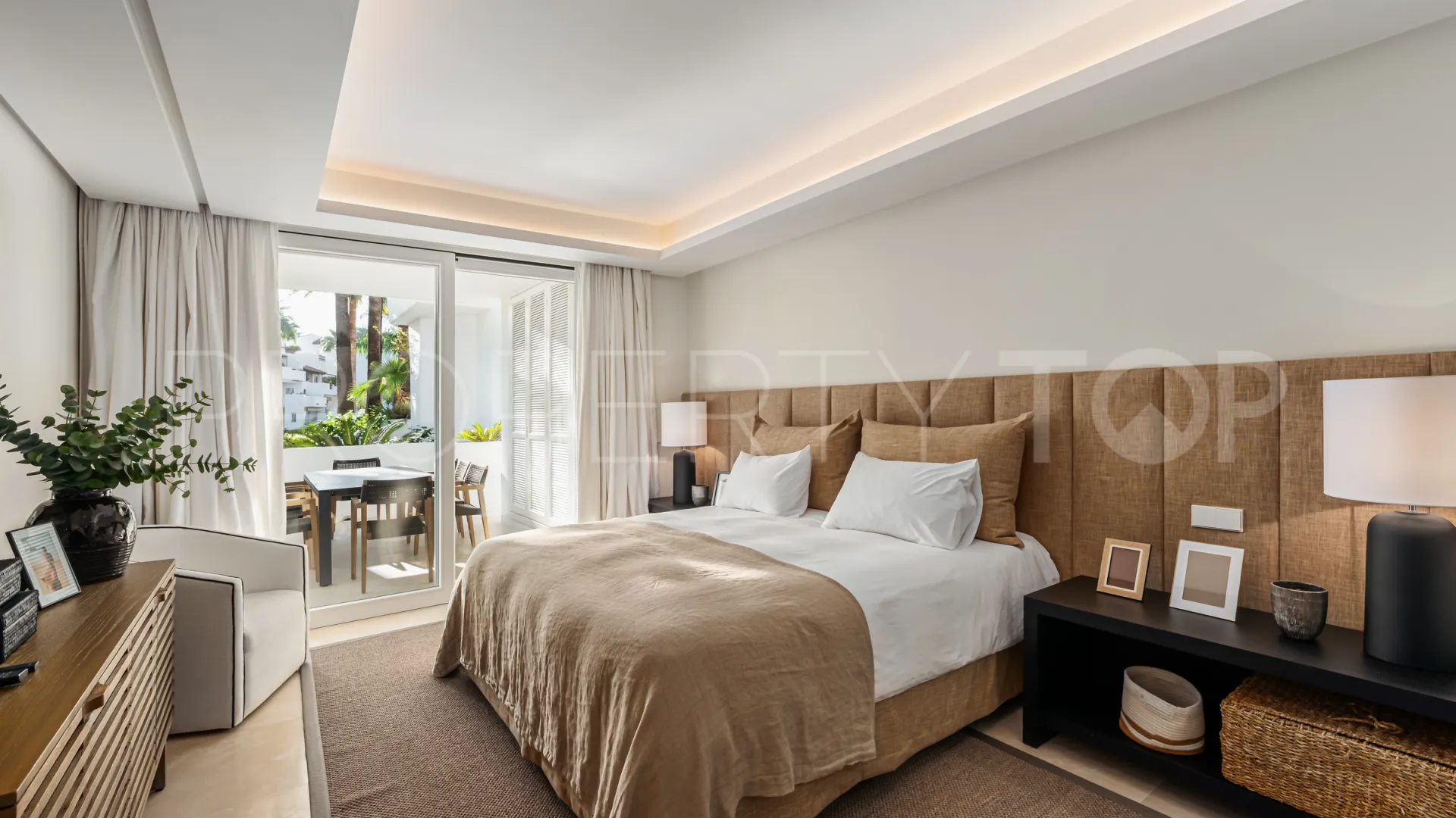 Se vende apartamento con 3 dormitorios en Puente Romano