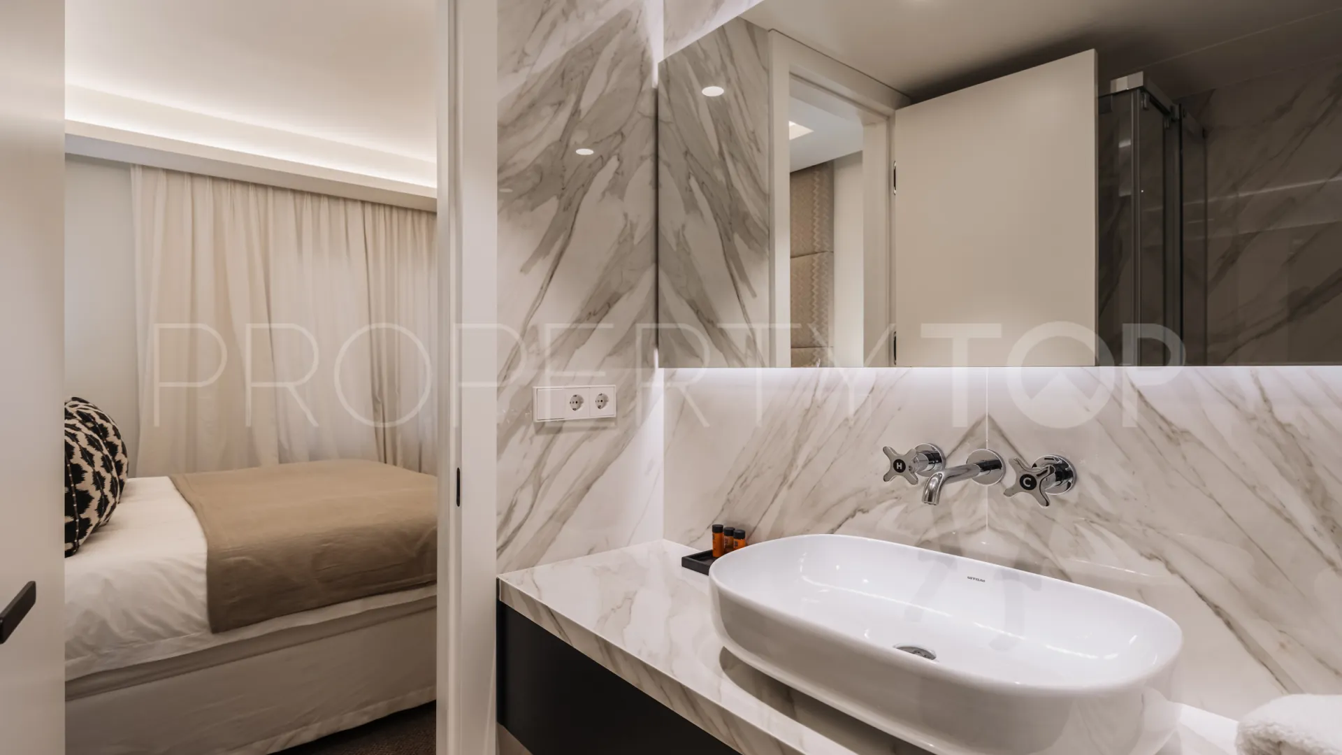 Se vende apartamento con 3 dormitorios en Puente Romano