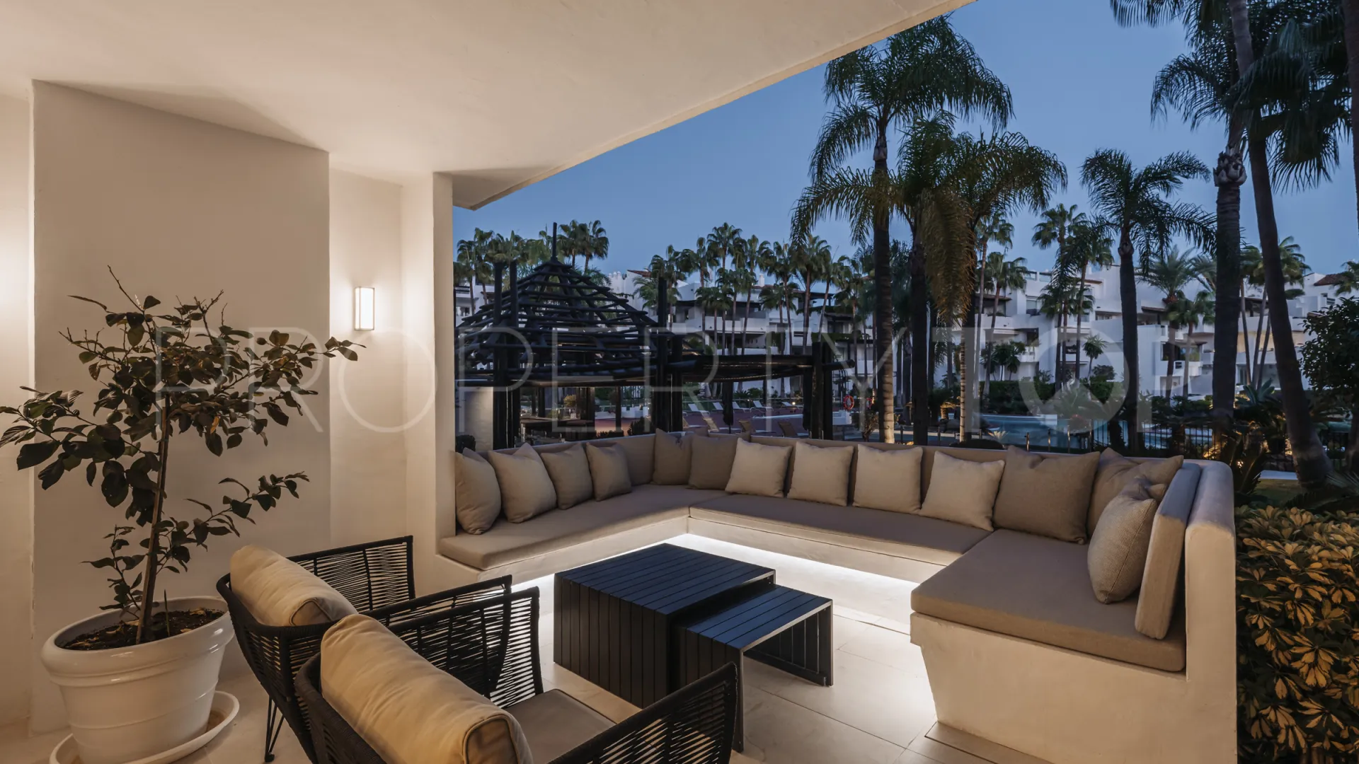 Se vende apartamento con 3 dormitorios en Puente Romano