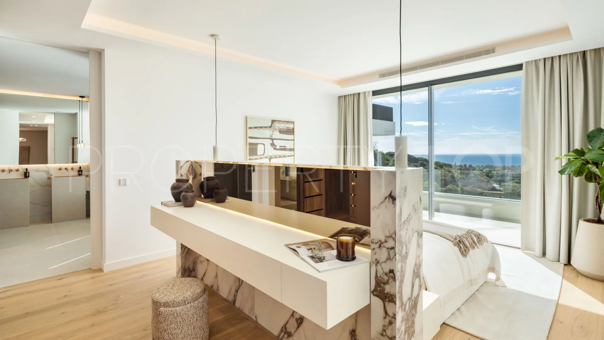 Se vende villa con 5 dormitorios en Elviria
