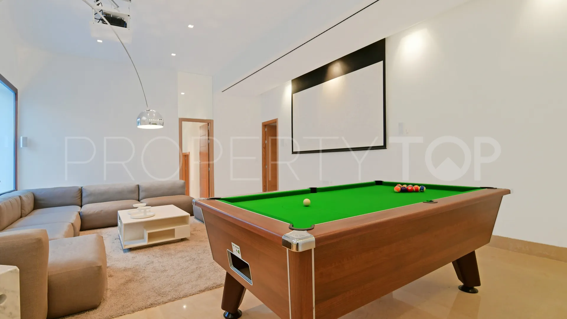 7 bedrooms villa in Nueva Andalucia for sale