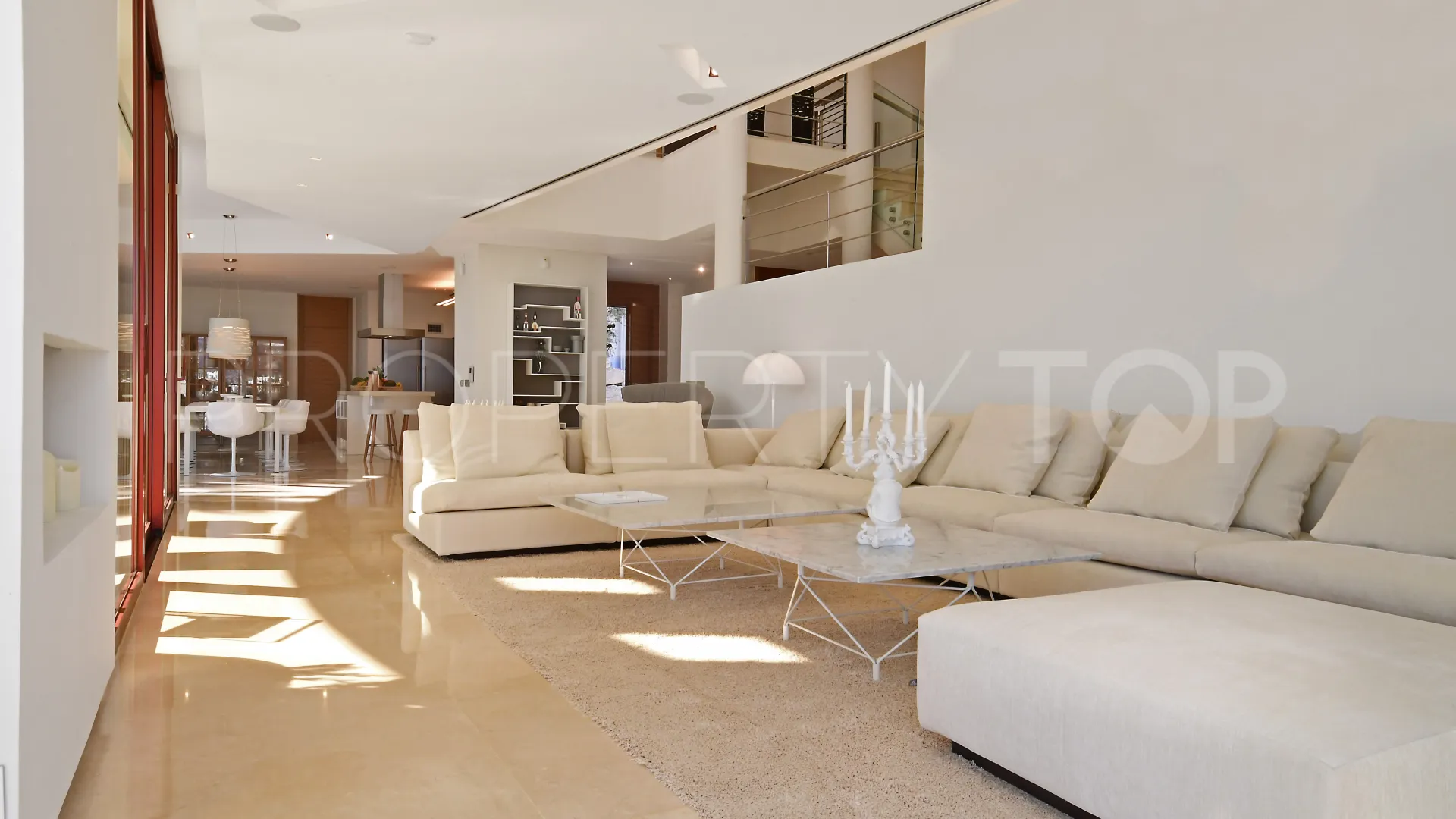 7 bedrooms villa in Nueva Andalucia for sale