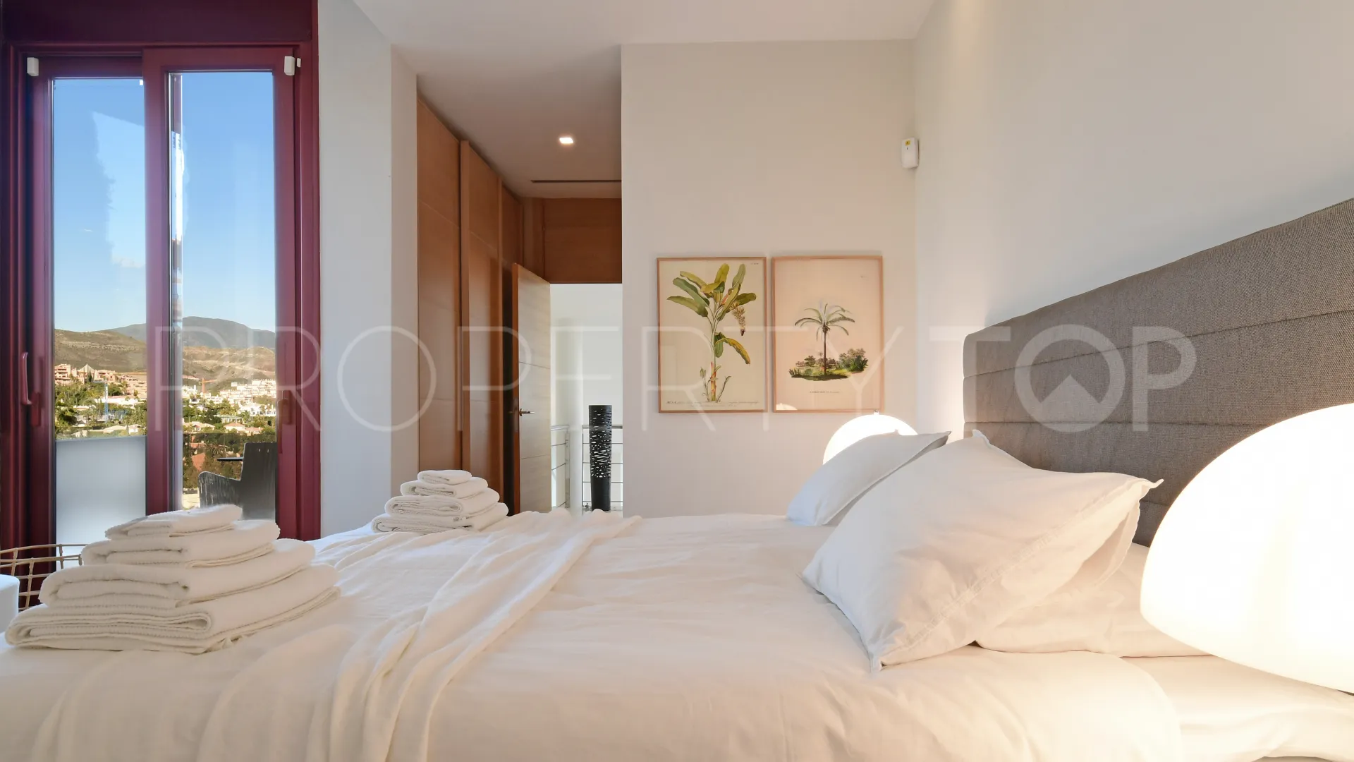 7 bedrooms villa in Nueva Andalucia for sale
