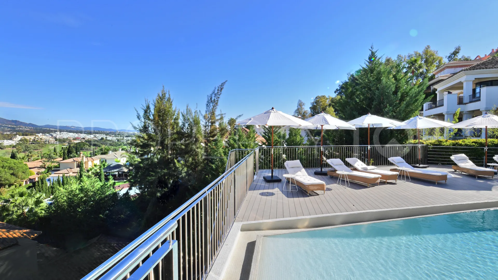 7 bedrooms villa in Nueva Andalucia for sale