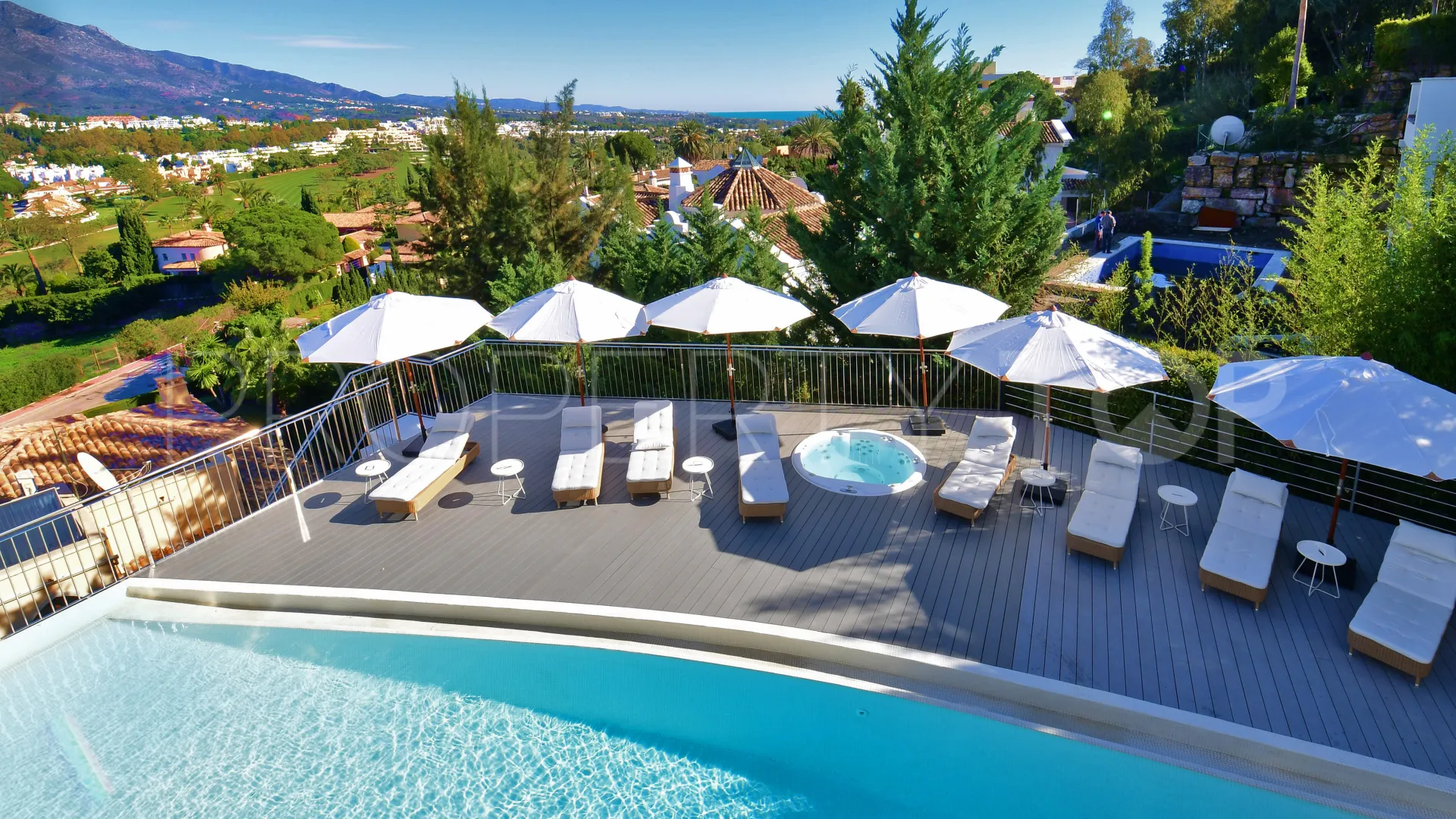 7 bedrooms villa in Nueva Andalucia for sale