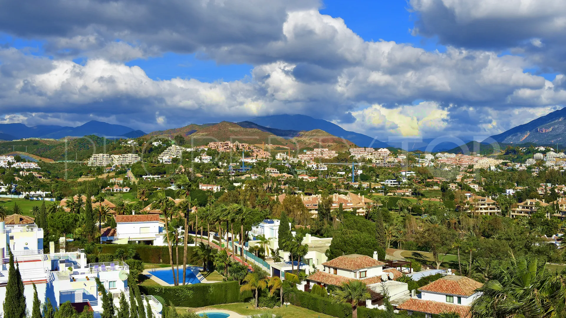 7 bedrooms villa in Nueva Andalucia for sale