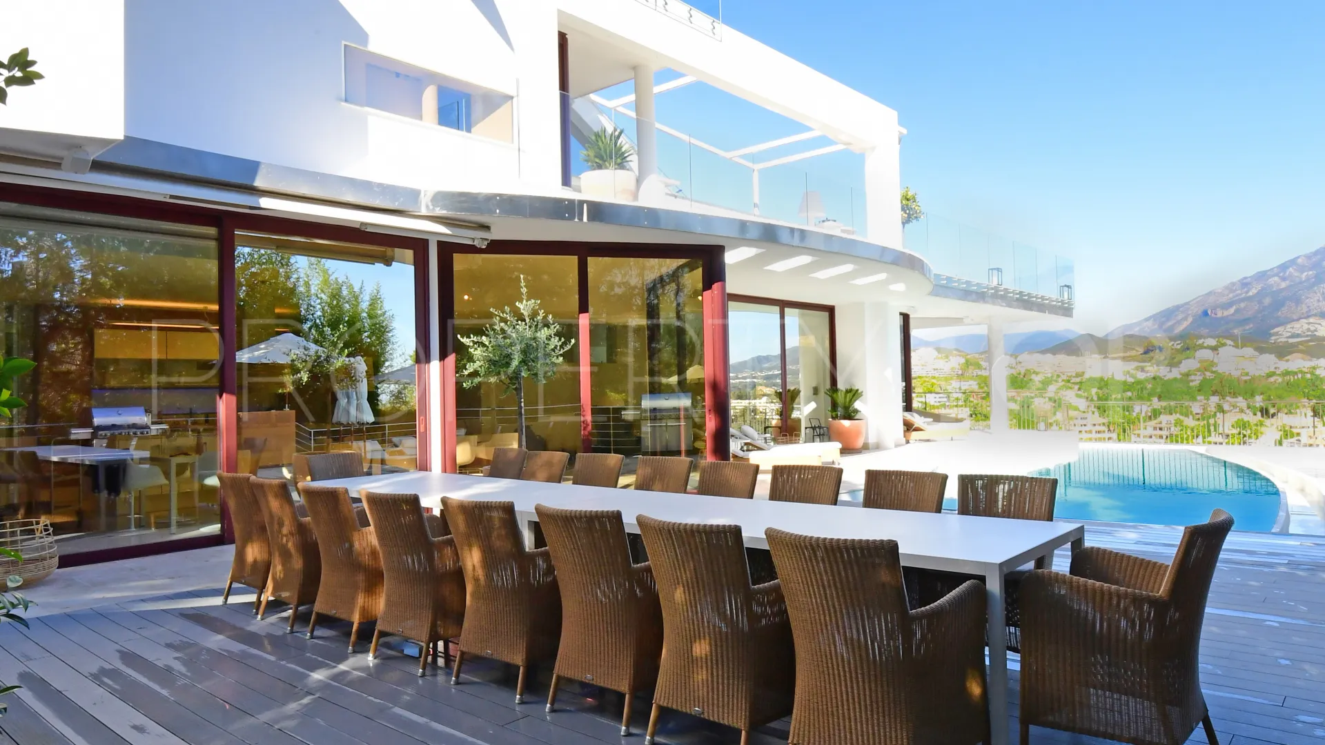 7 bedrooms villa in Nueva Andalucia for sale