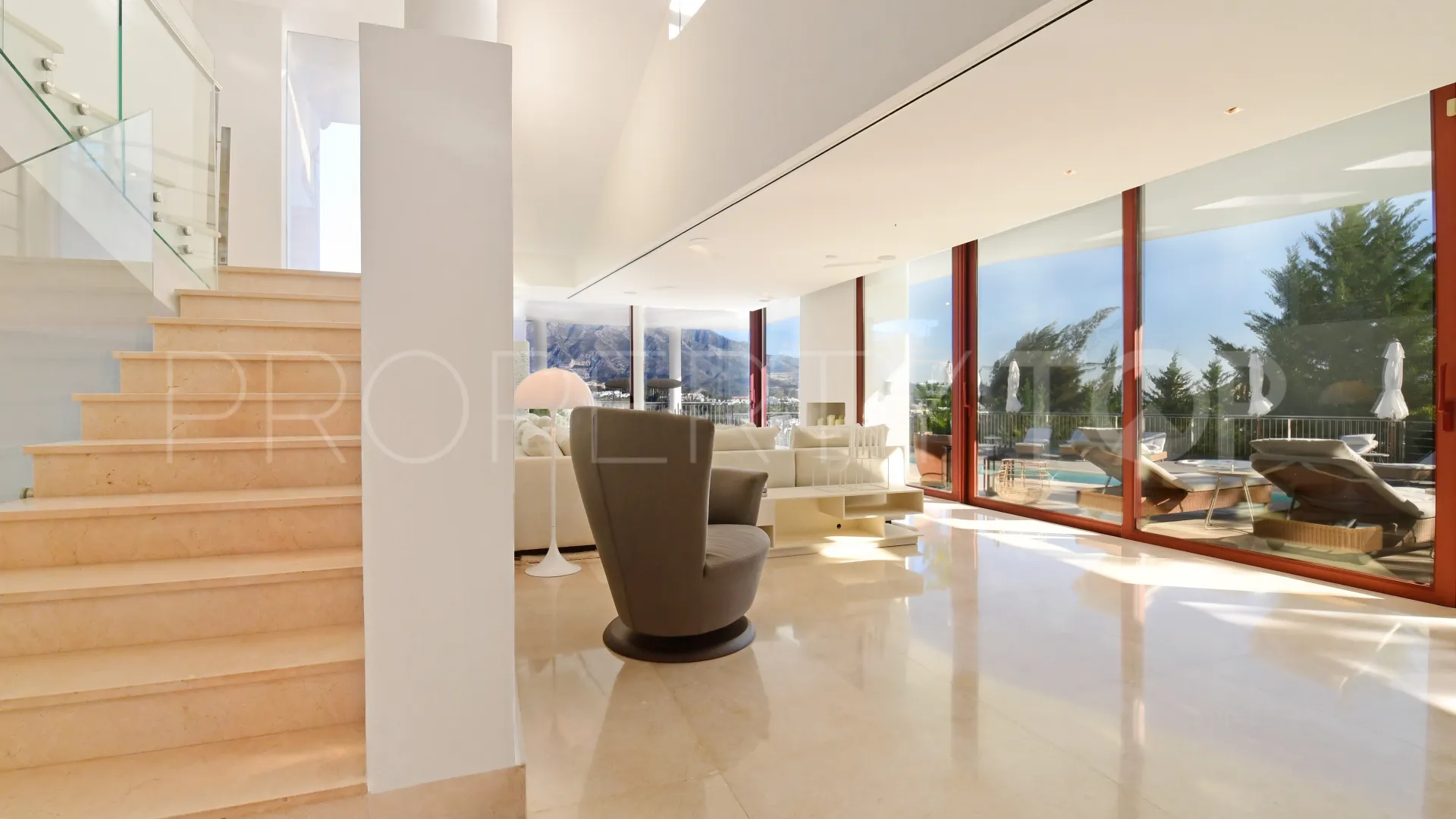 7 bedrooms villa in Nueva Andalucia for sale
