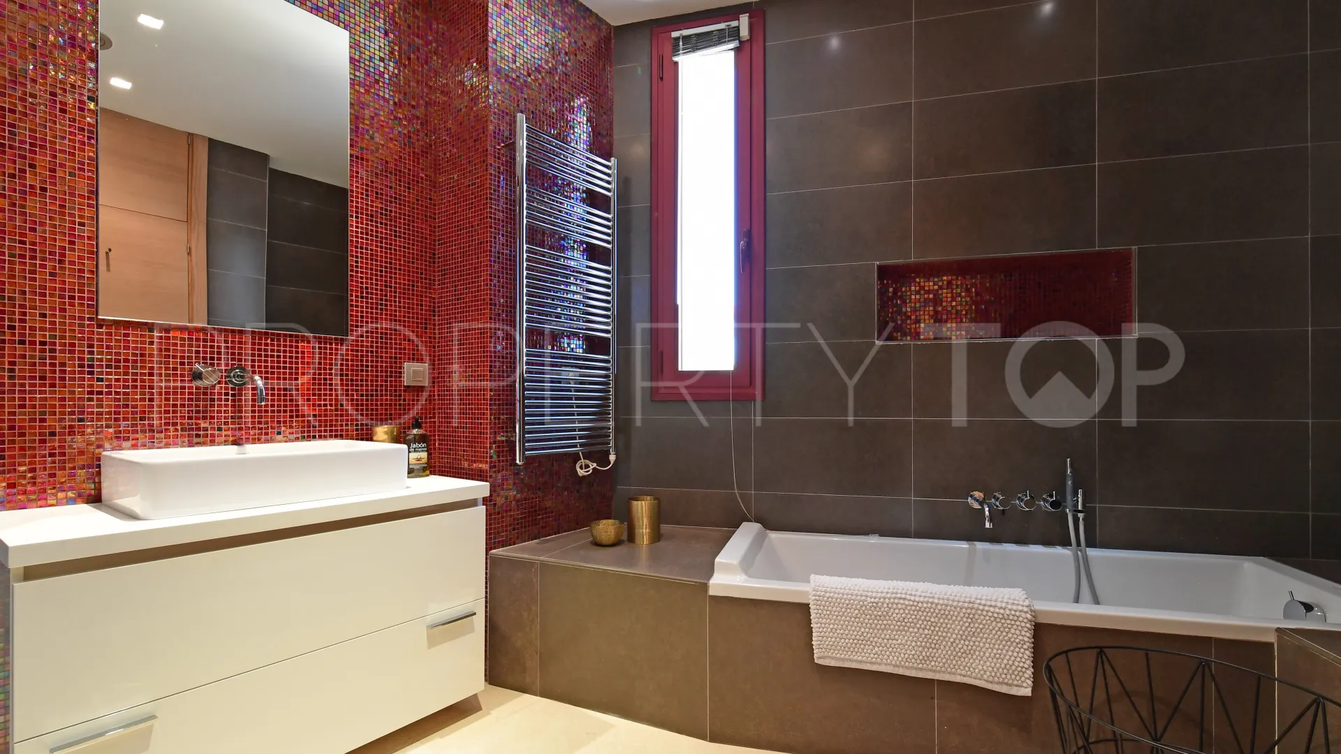 7 bedrooms villa in Nueva Andalucia for sale