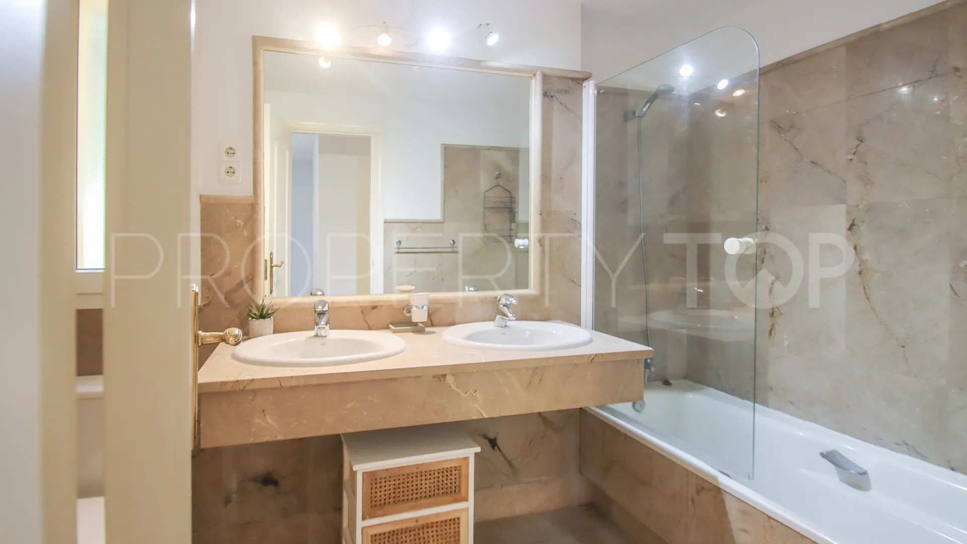 For sale Cumbres del Rodeo ground floor apartment