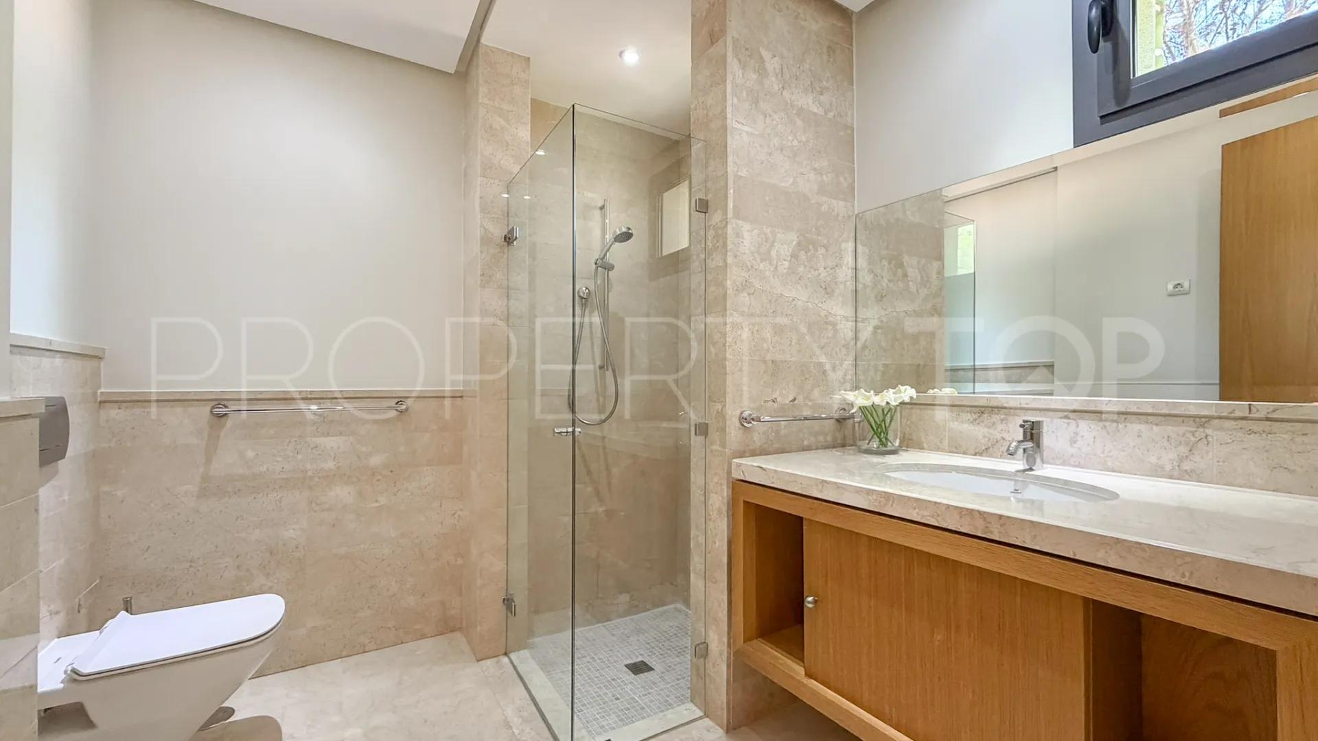 For sale apartment with 3 bedrooms in Imara
