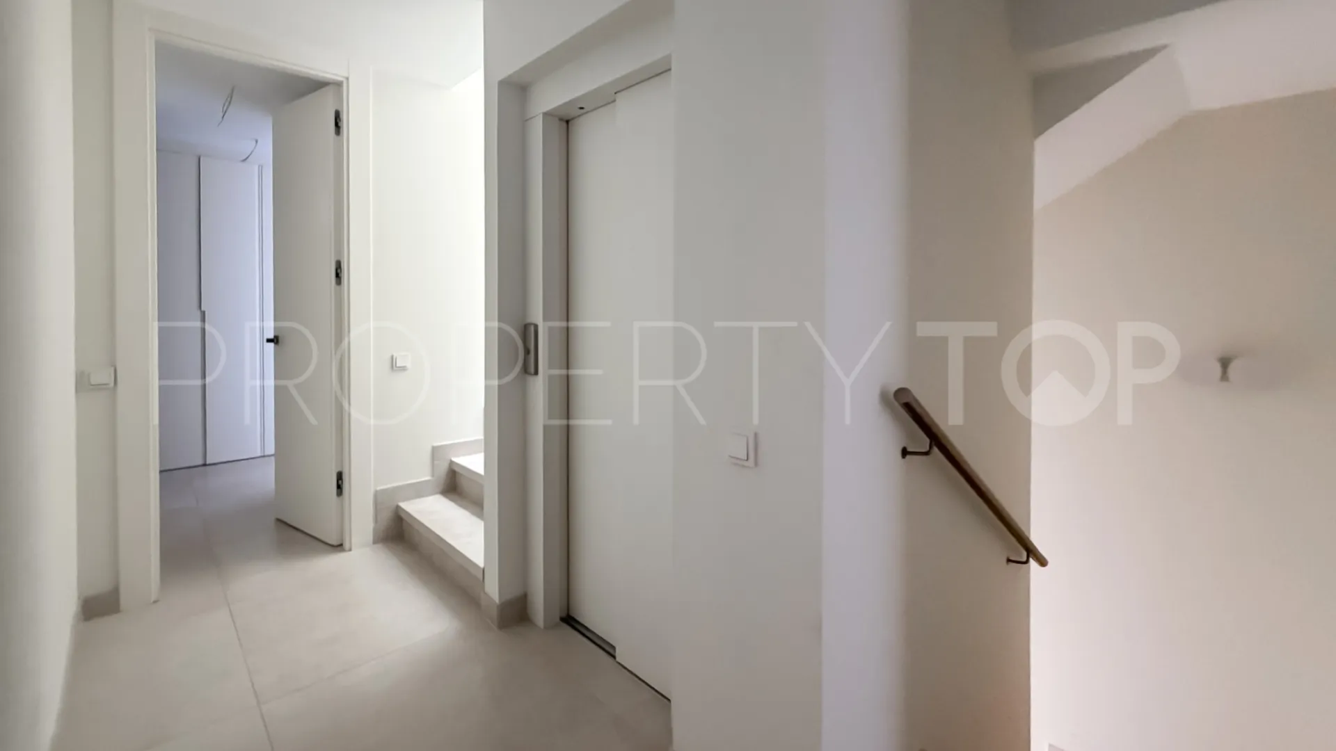 Marbella Golden Mile, villa pareada a la venta