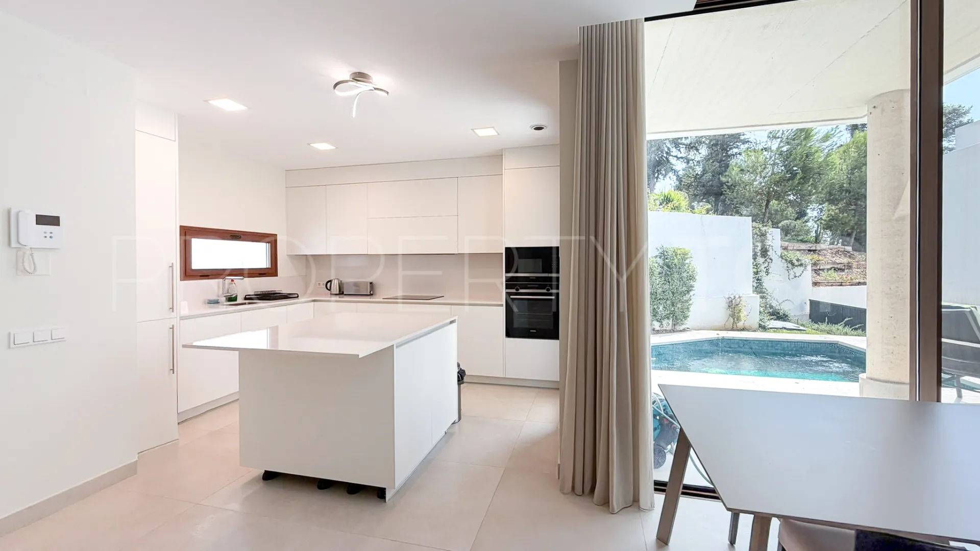 Marbella Golden Mile, villa pareada a la venta
