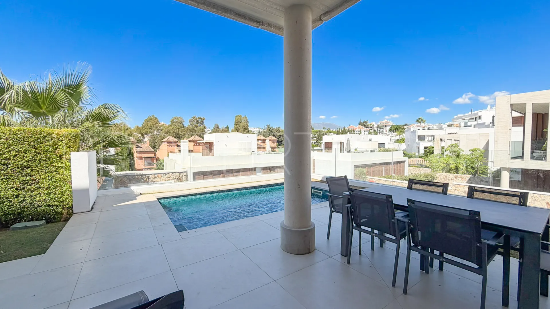 Comprar villa pareada en Marbella Golden Mile