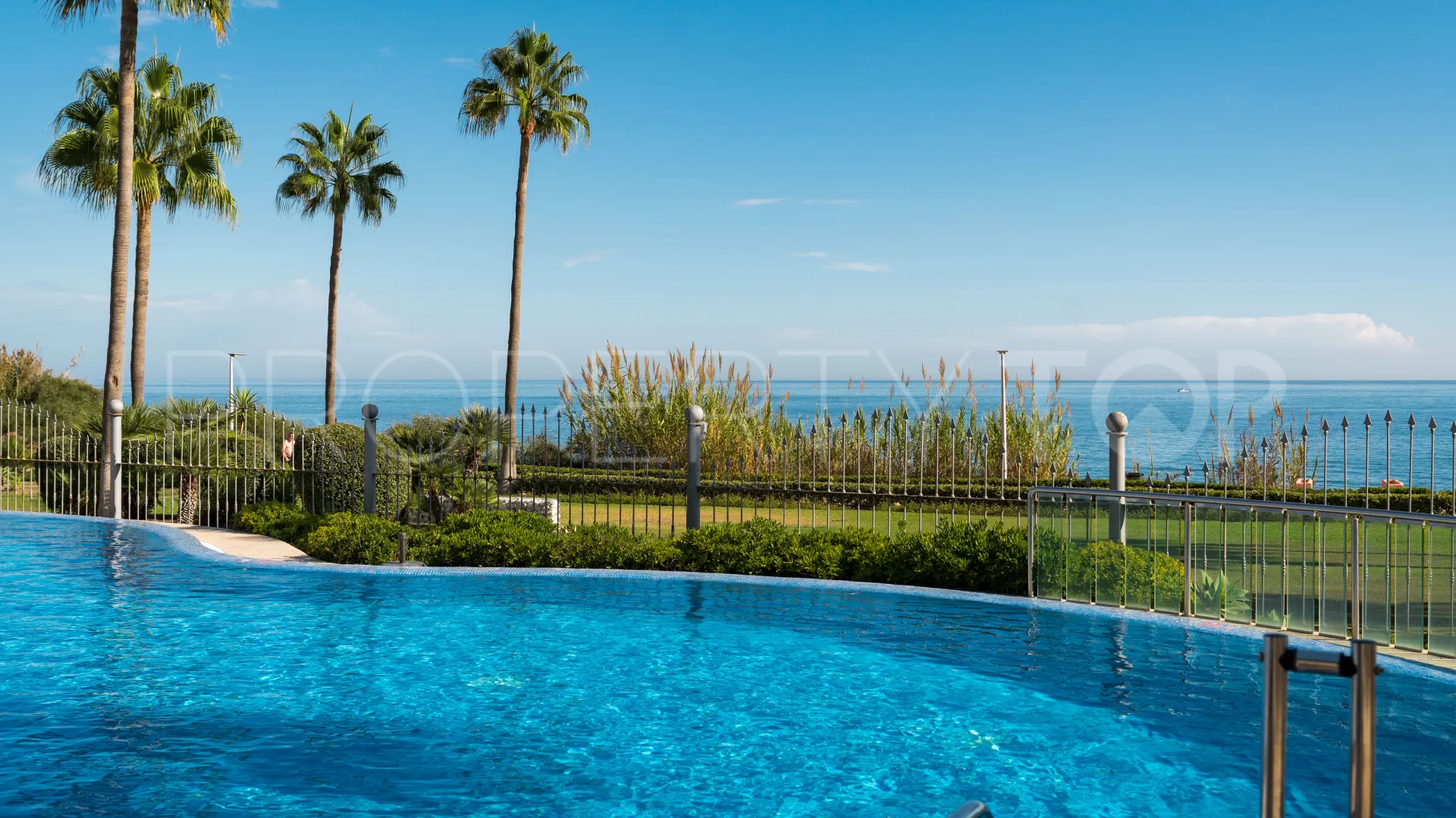 Apartamento planta baja a la venta con 4 dormitorios en Mar Azul