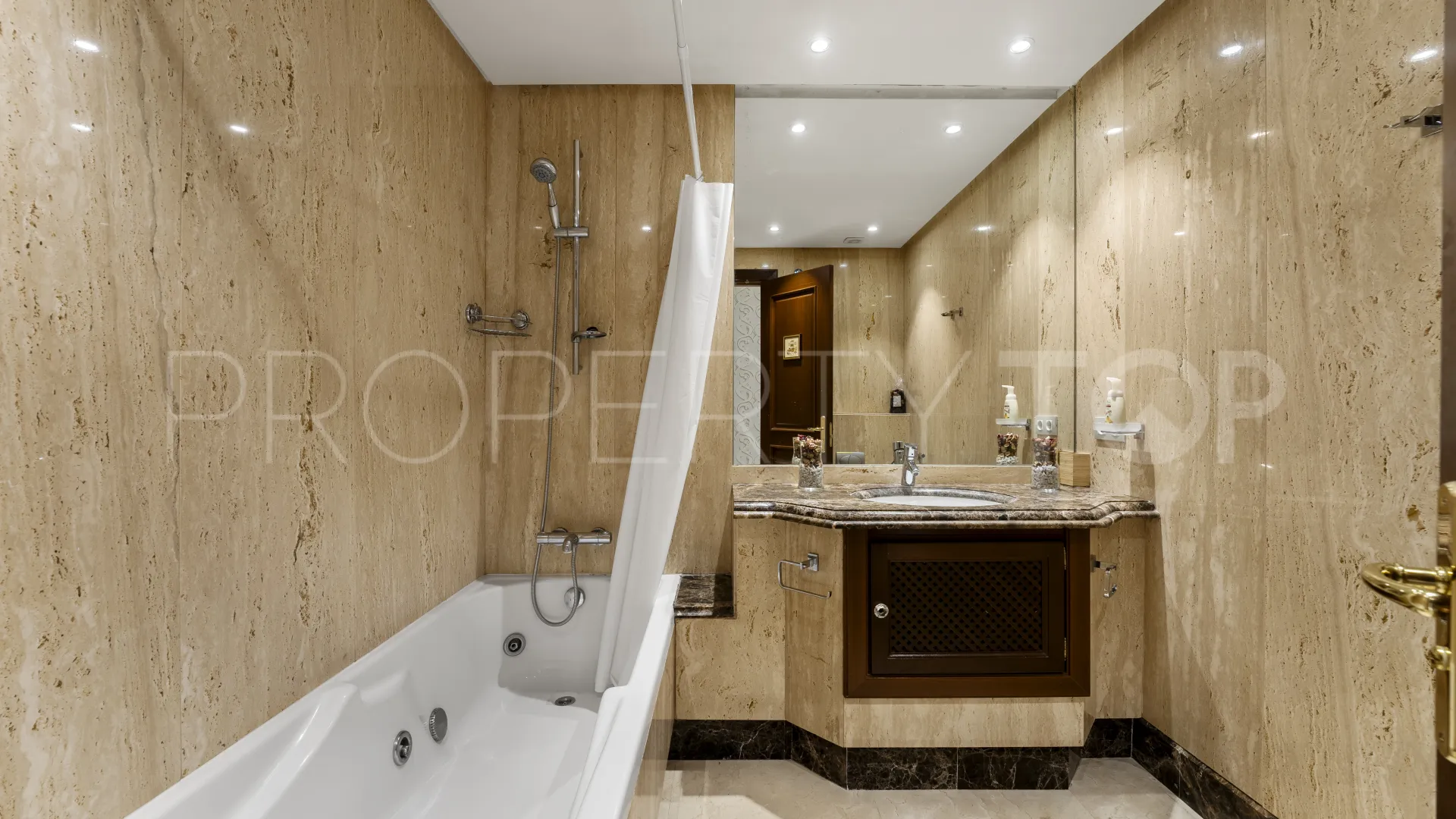 Apartamento planta baja a la venta con 4 dormitorios en Mar Azul