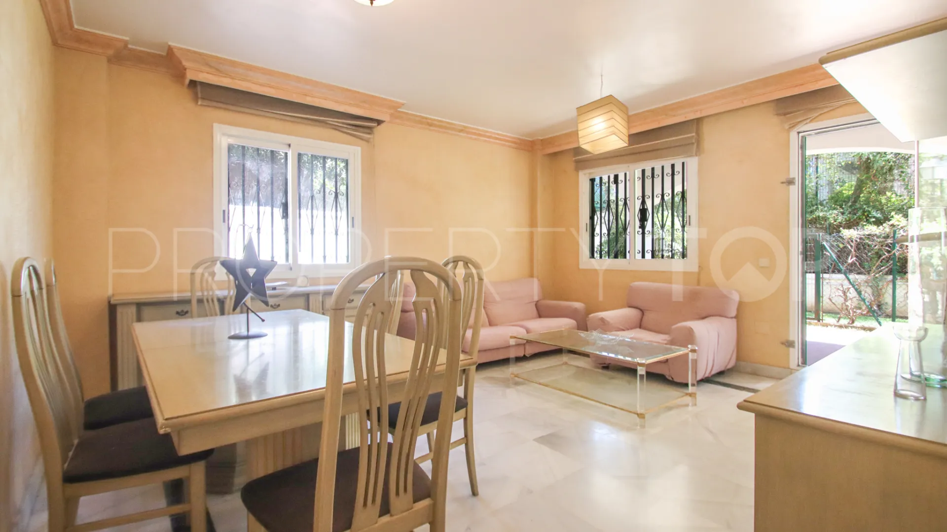 Comprar apartamento planta baja de 2 dormitorios en Marbella Golden Mile
