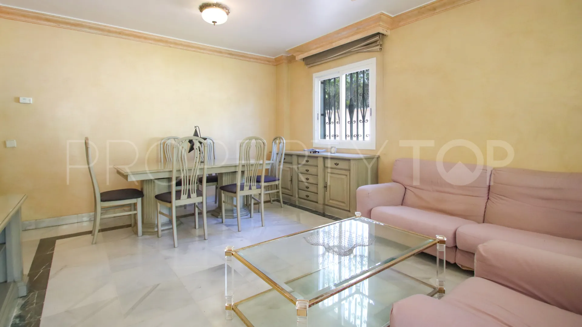 Comprar apartamento planta baja de 2 dormitorios en Marbella Golden Mile