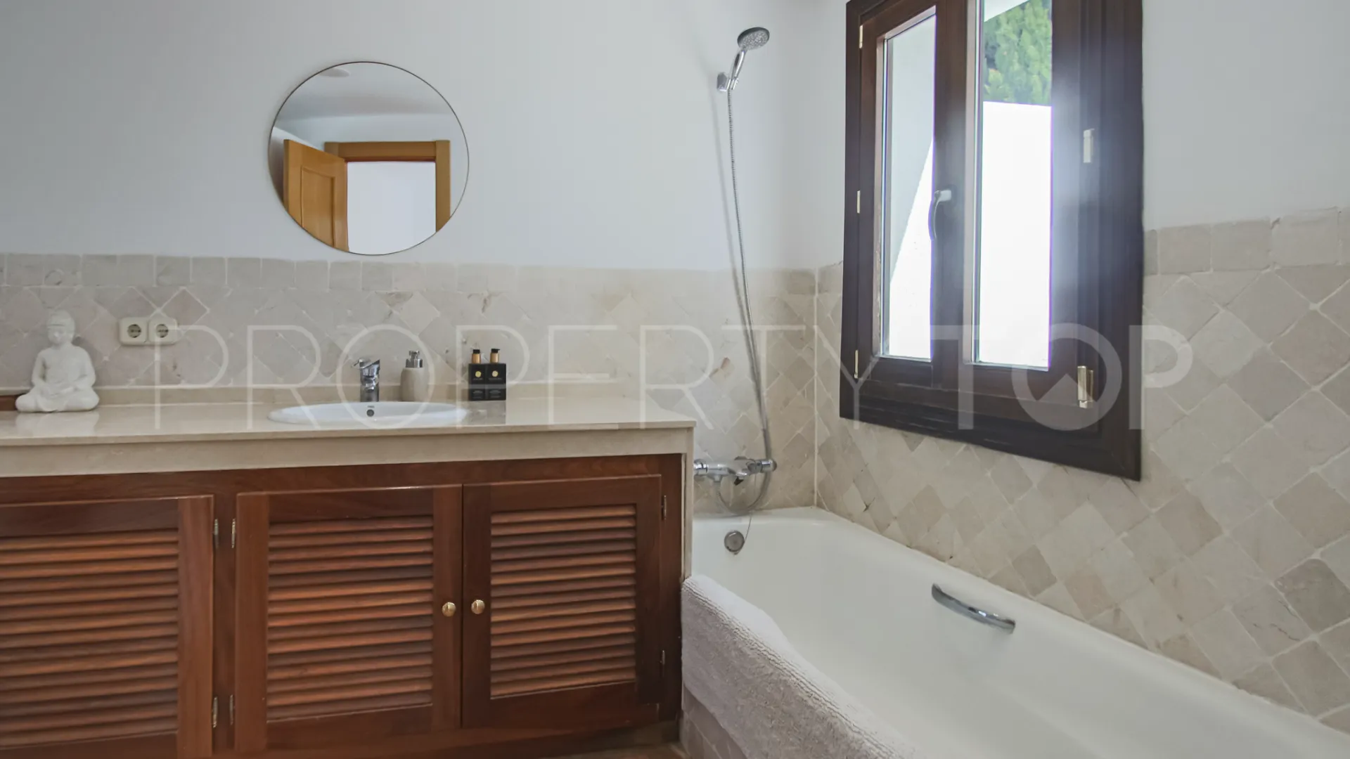 El Paraiso, pareado en venta con 4 dormitorios