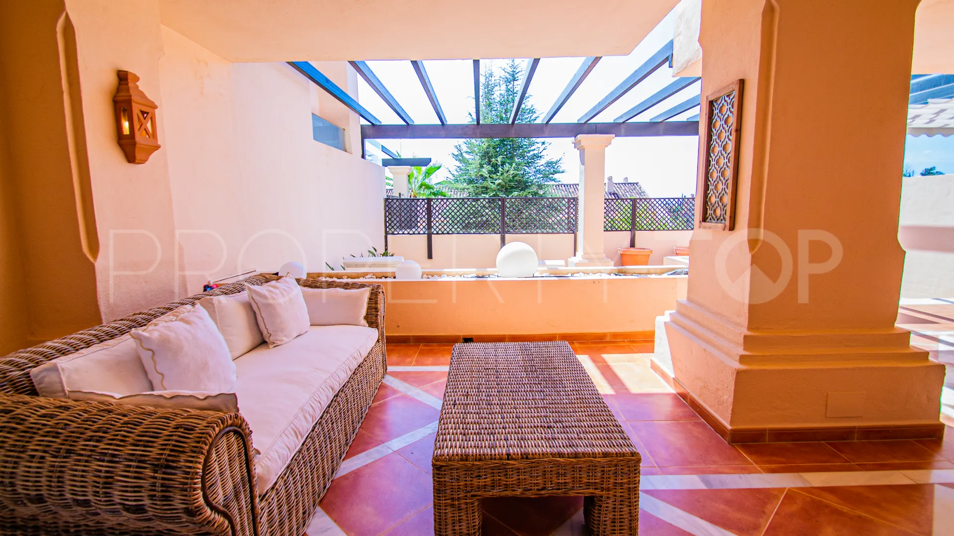 Nueva Andalucia, apartamento planta baja en venta de 2 dormitorios