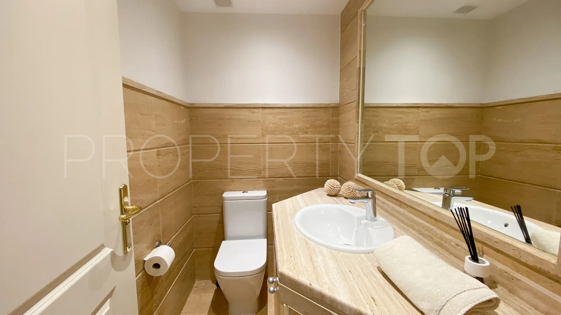 Nueva Andalucia, apartamento planta baja en venta de 2 dormitorios