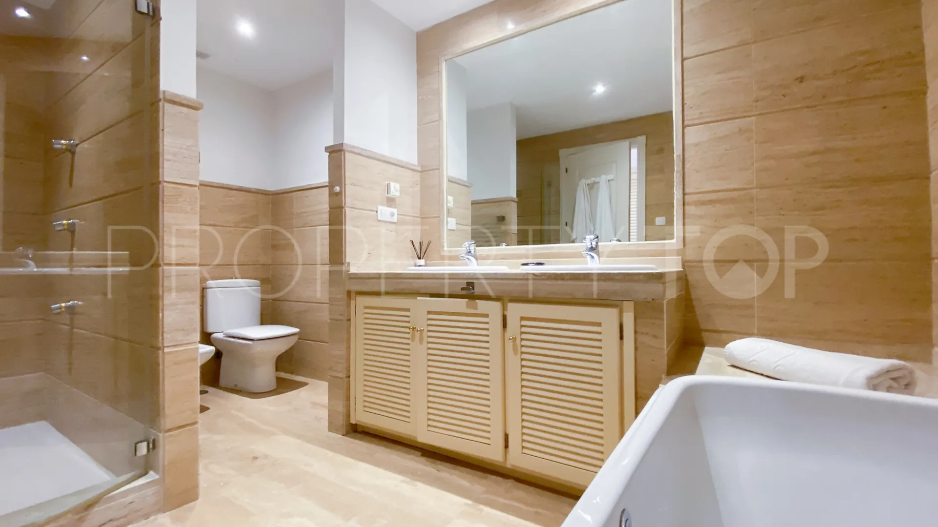 Nueva Andalucia, apartamento planta baja en venta de 2 dormitorios