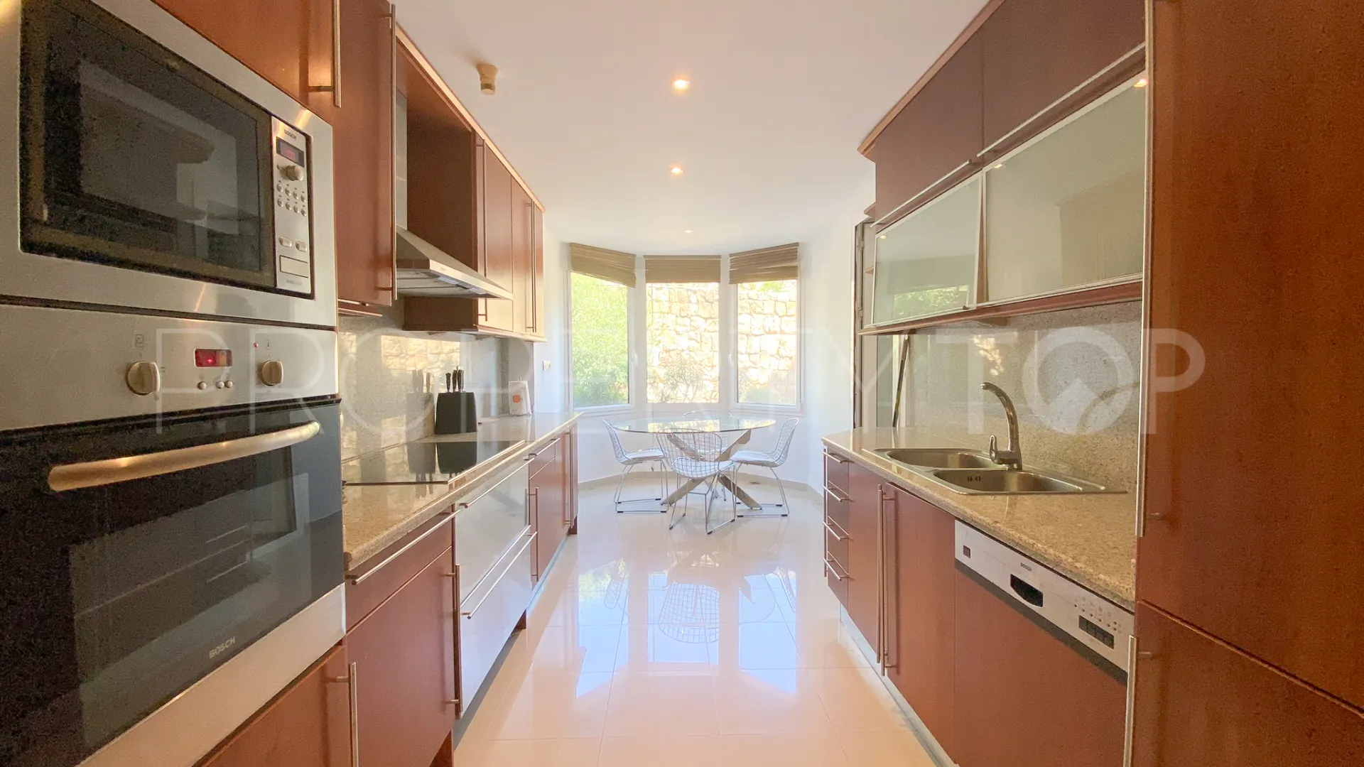 Nueva Andalucia, apartamento planta baja en venta de 2 dormitorios