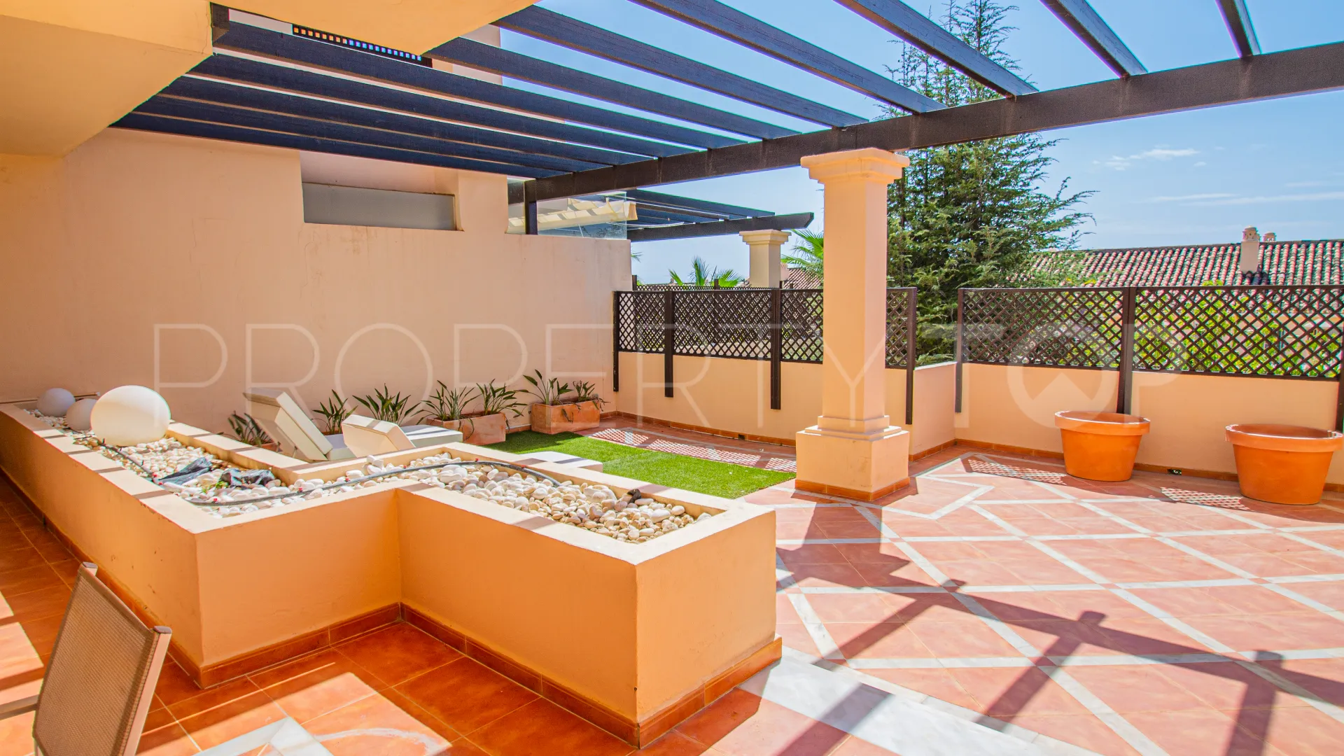 Nueva Andalucia, apartamento planta baja en venta de 2 dormitorios