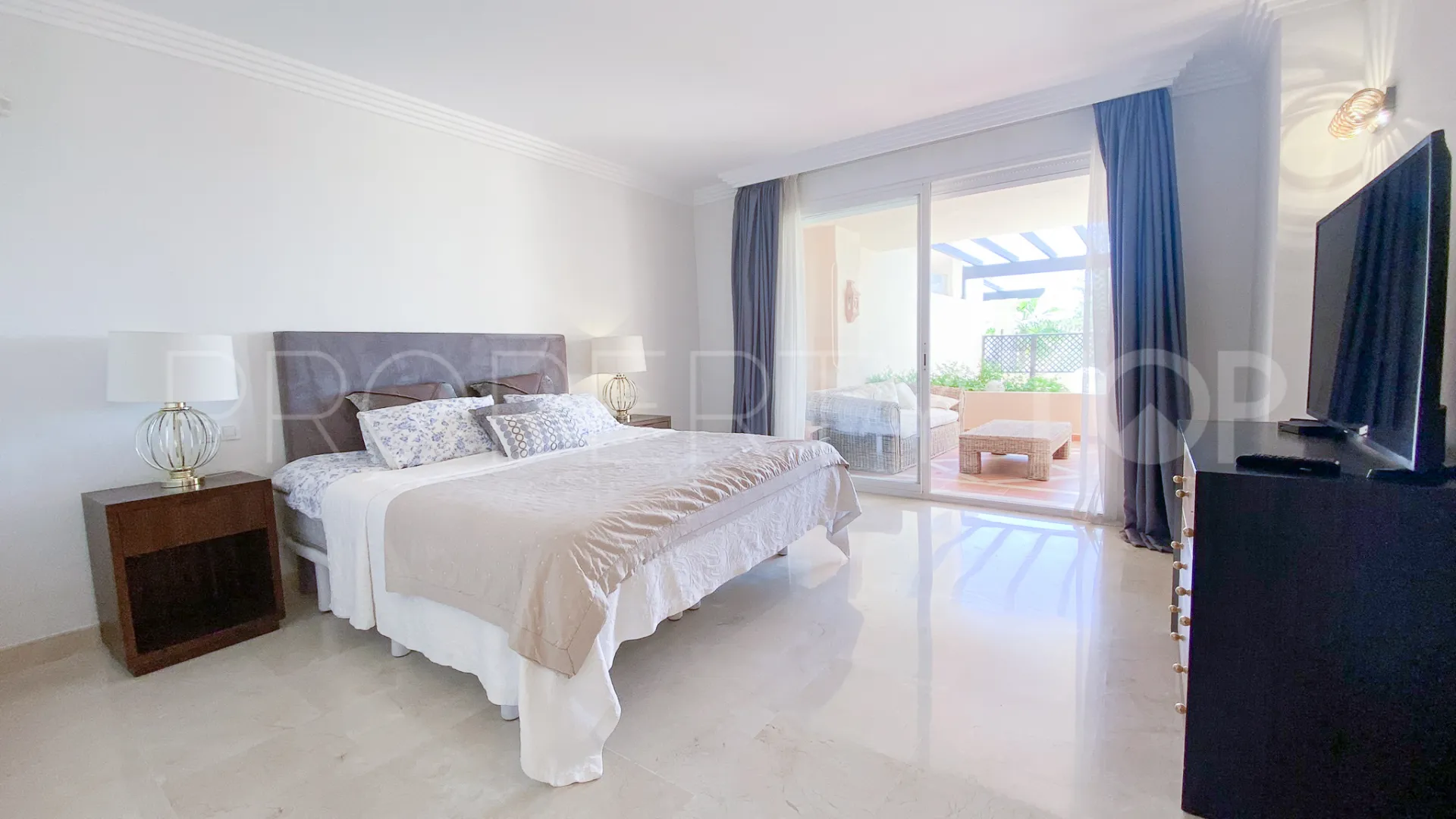 Nueva Andalucia, apartamento planta baja en venta de 2 dormitorios
