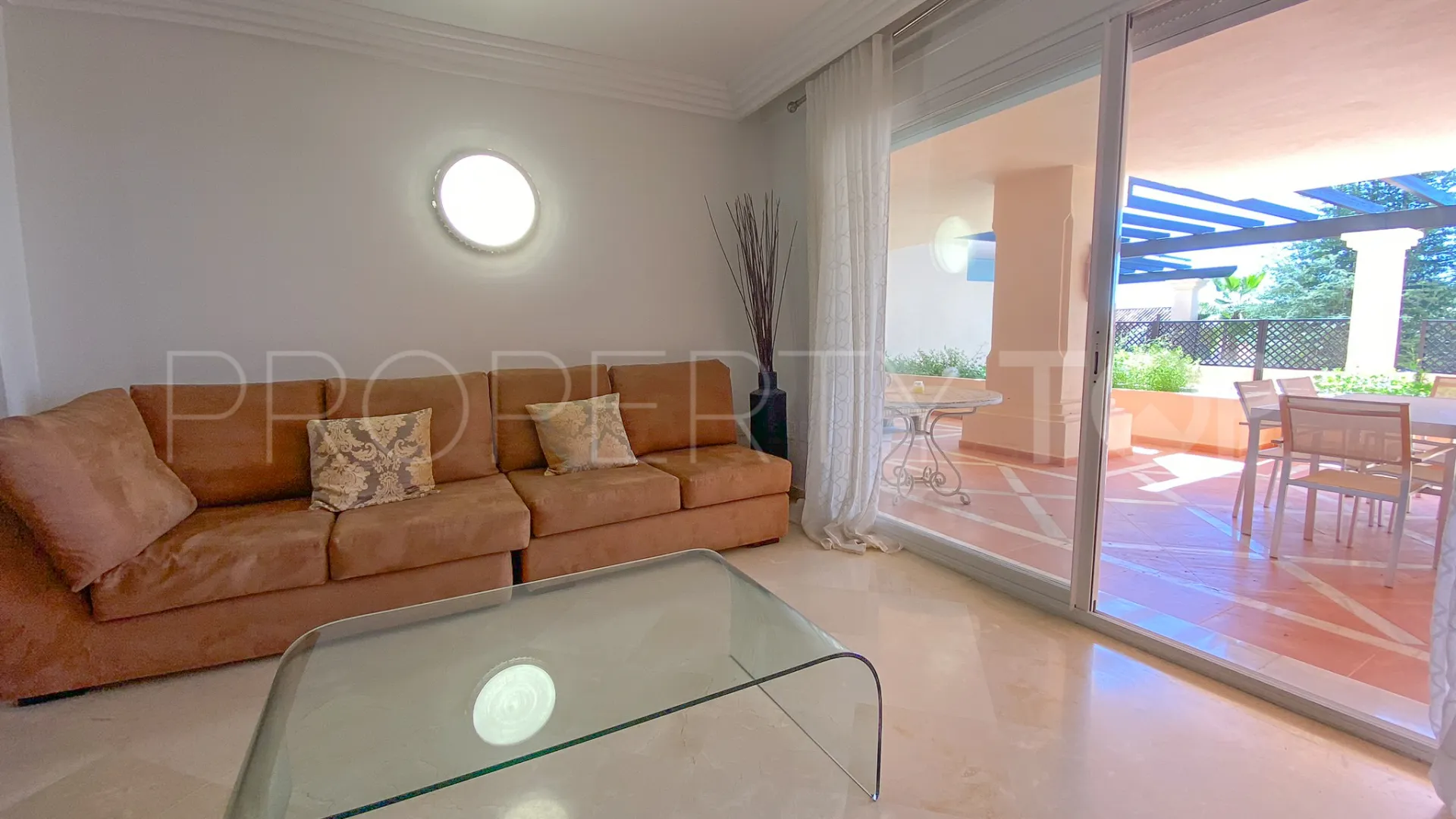 Nueva Andalucia, apartamento planta baja en venta de 2 dormitorios