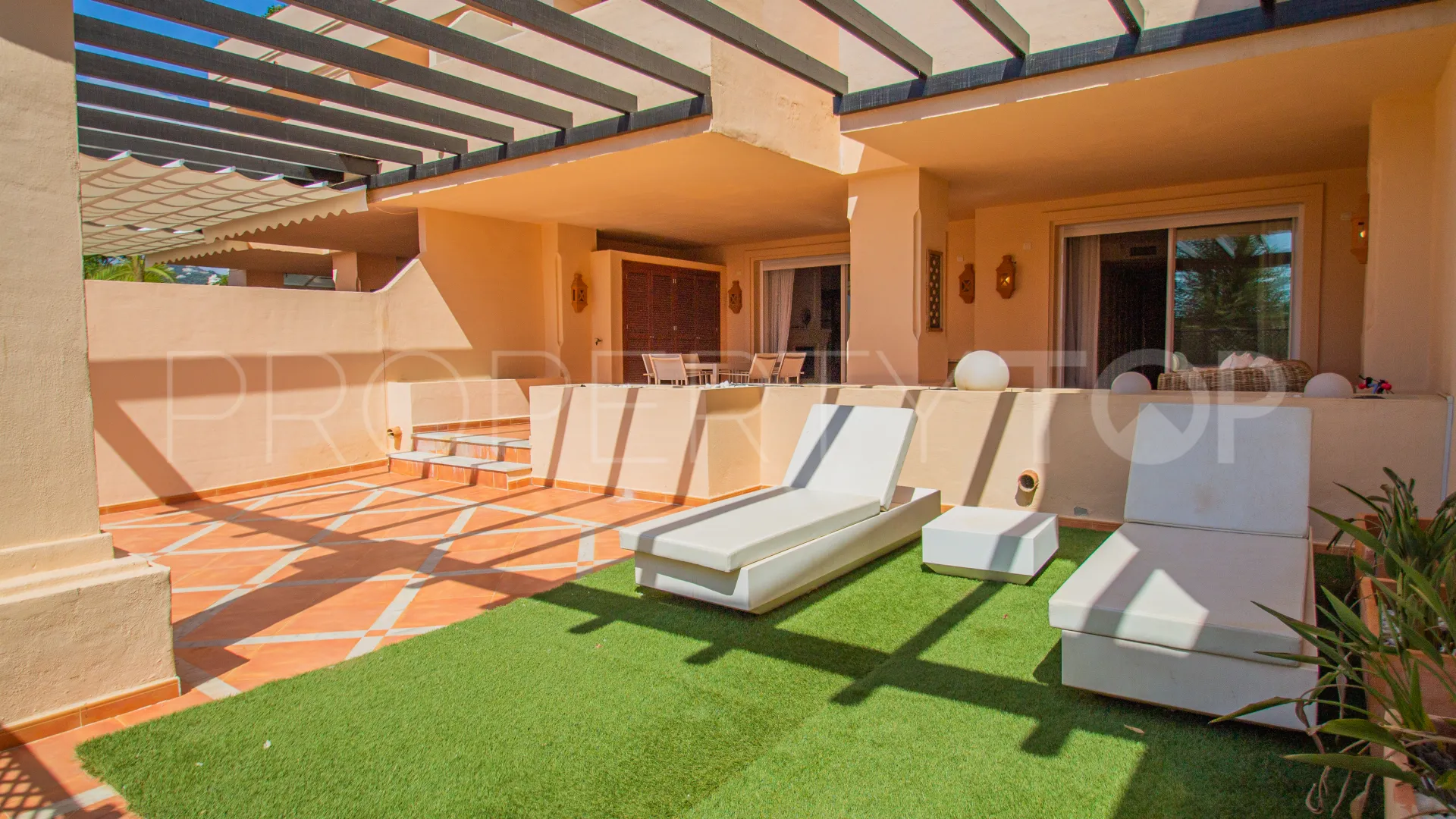 Nueva Andalucia, apartamento planta baja en venta de 2 dormitorios
