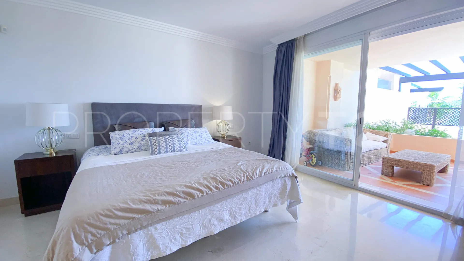 Nueva Andalucia, apartamento planta baja en venta de 2 dormitorios