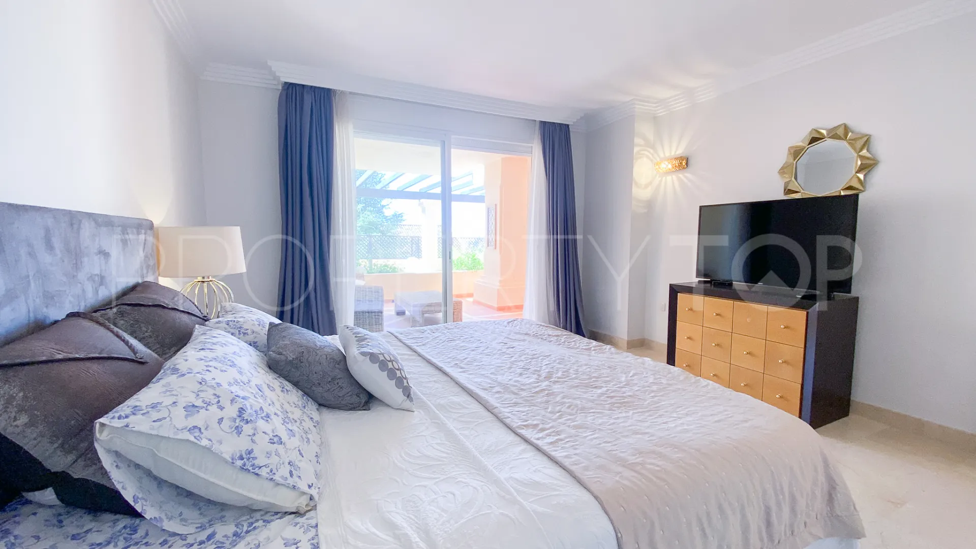 Nueva Andalucia, apartamento planta baja en venta de 2 dormitorios