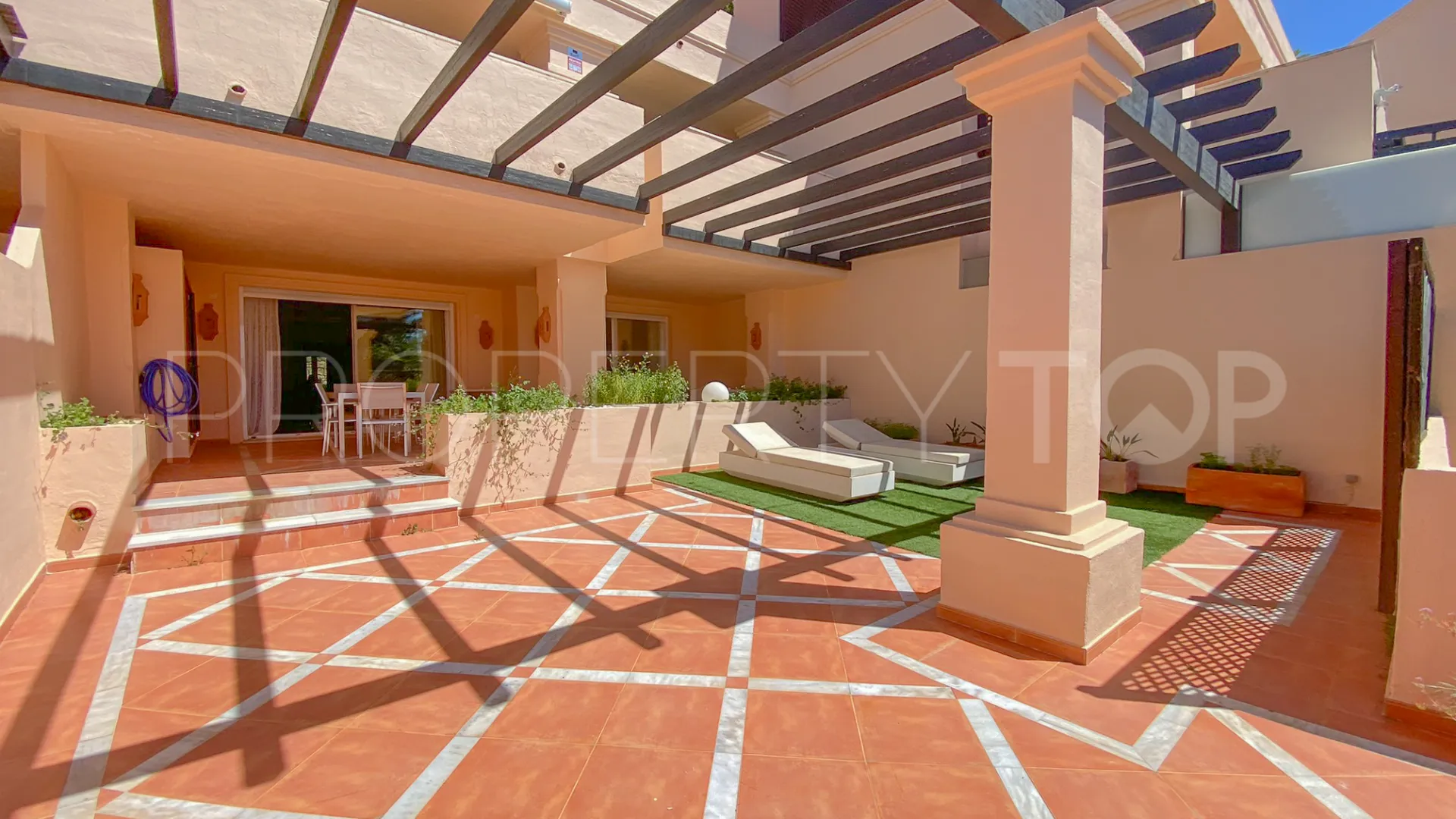 Nueva Andalucia, apartamento planta baja en venta de 2 dormitorios